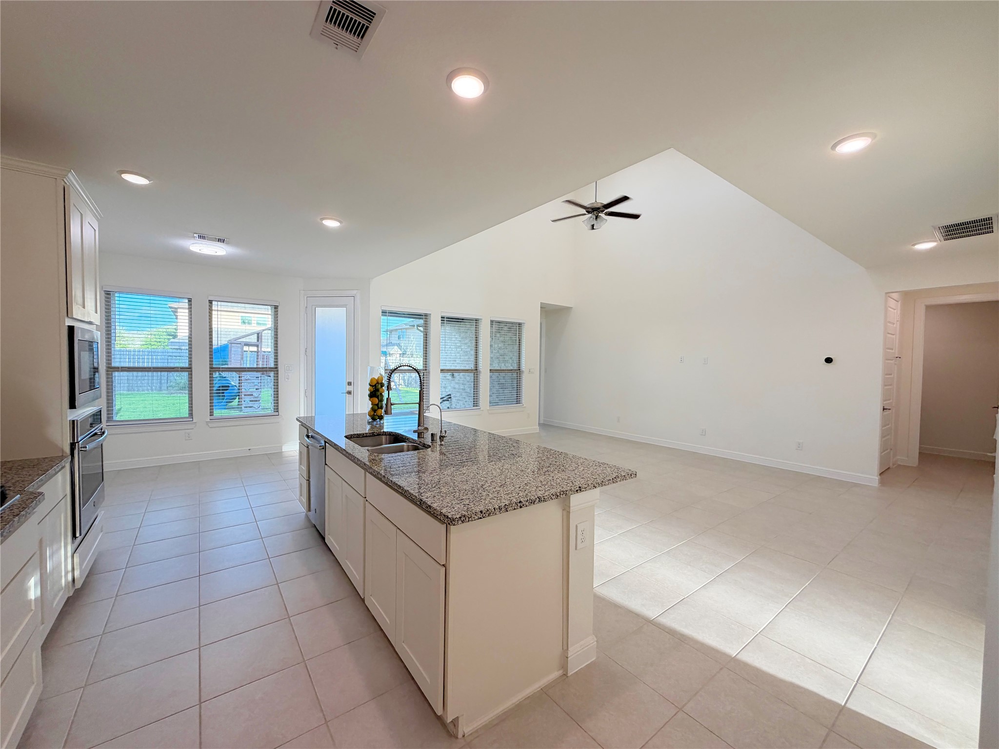 8611 Oakdale Bluff Court Property Photo 13
