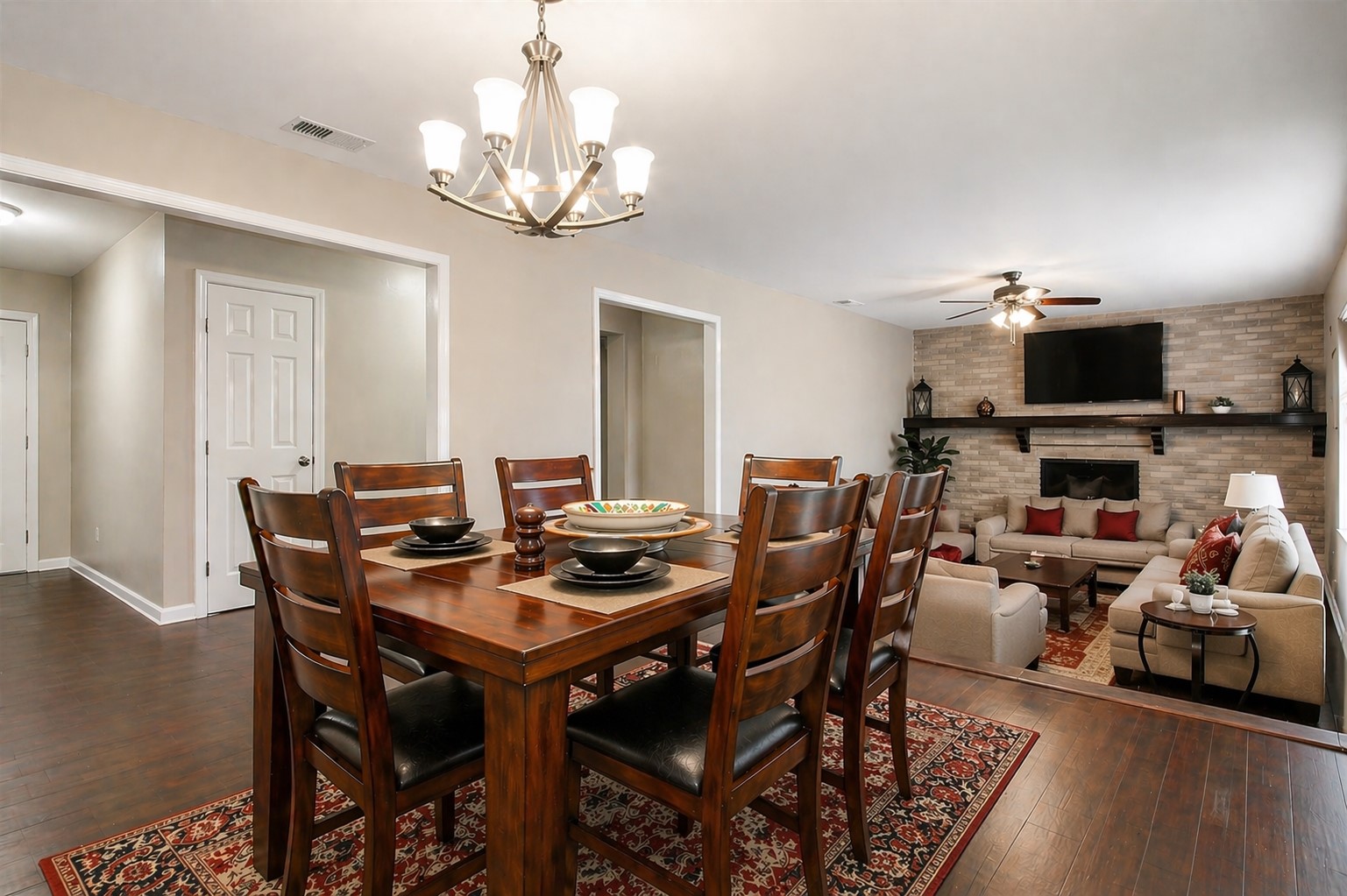584 Elm Street Property Photo 6