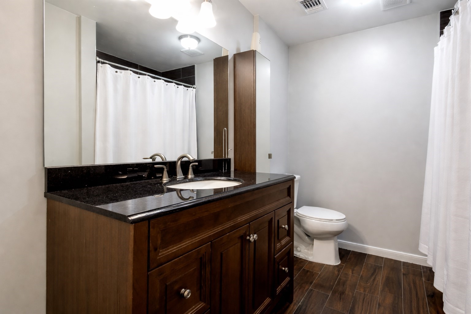 584 Elm Street Property Photo 8