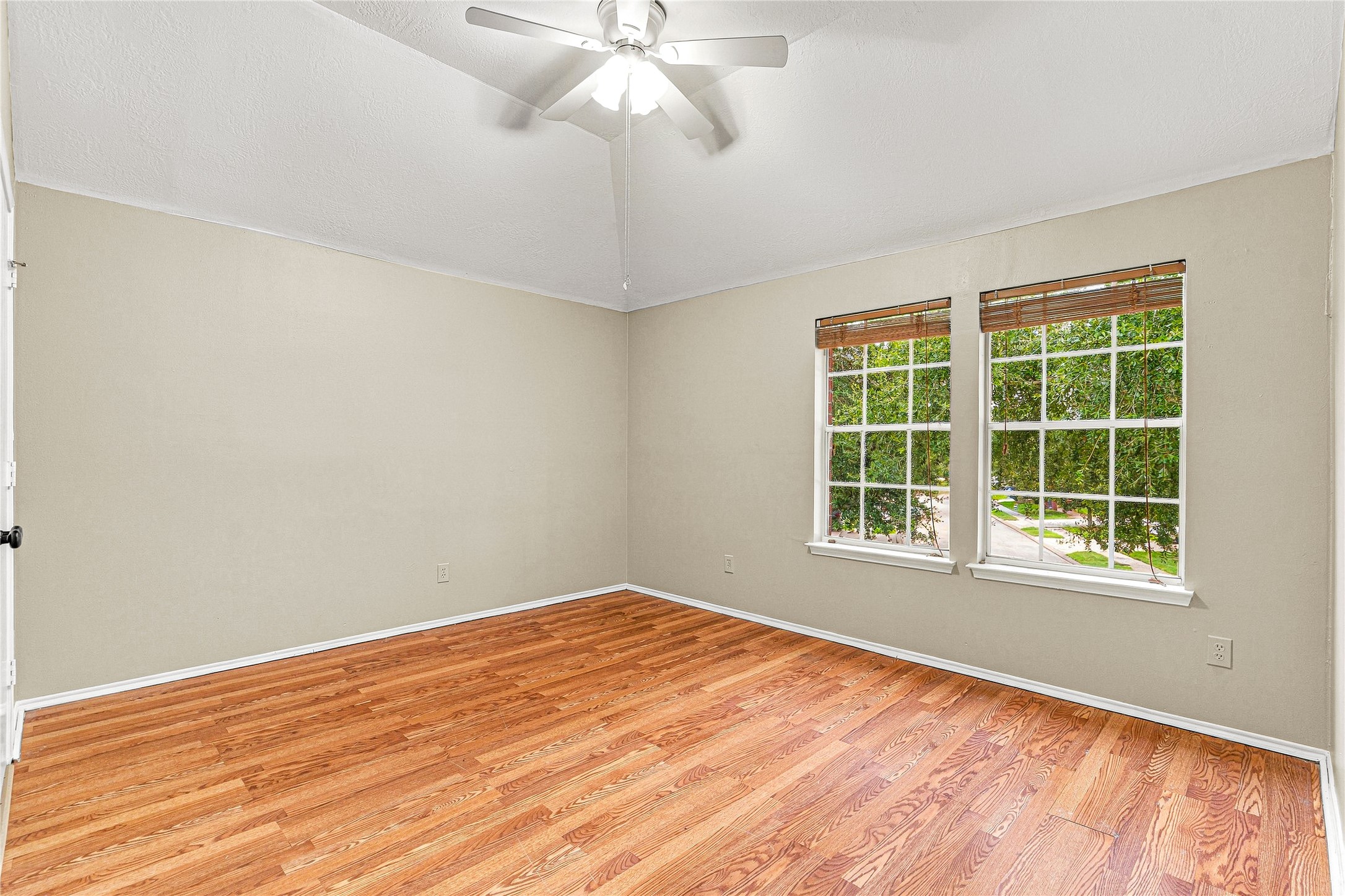 9904 Fair Brook Way Property Photo 14