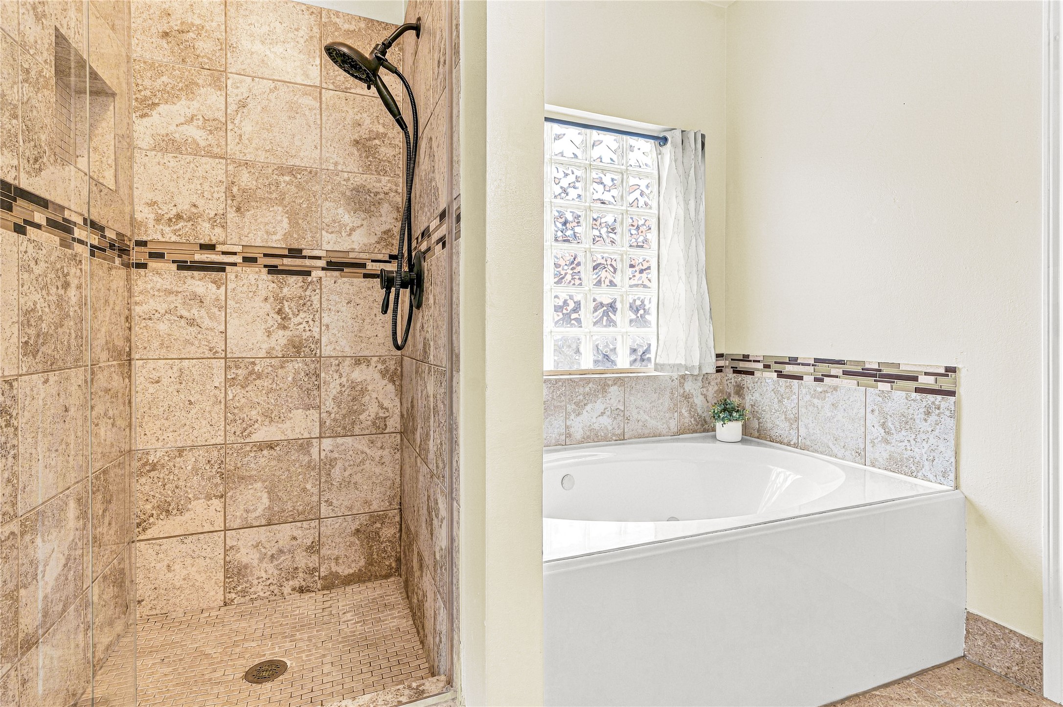 9904 Fair Brook Way Property Photo 17