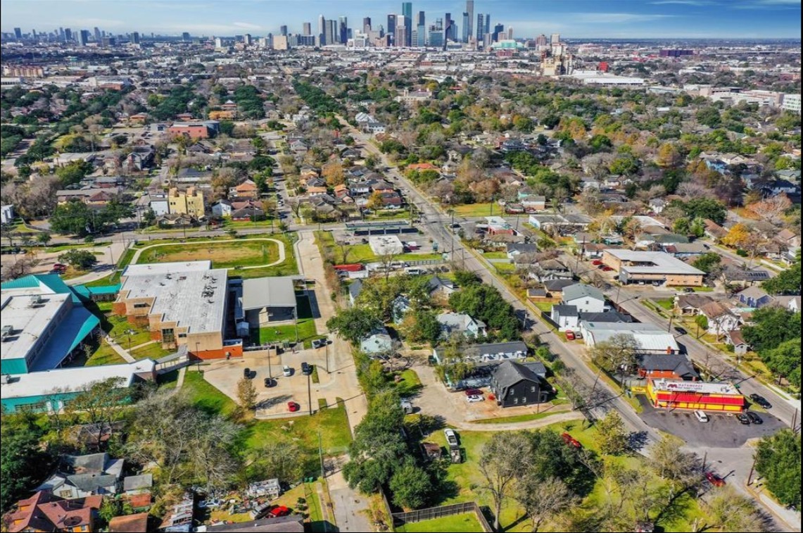 4976 Polk Street Property Photo 4