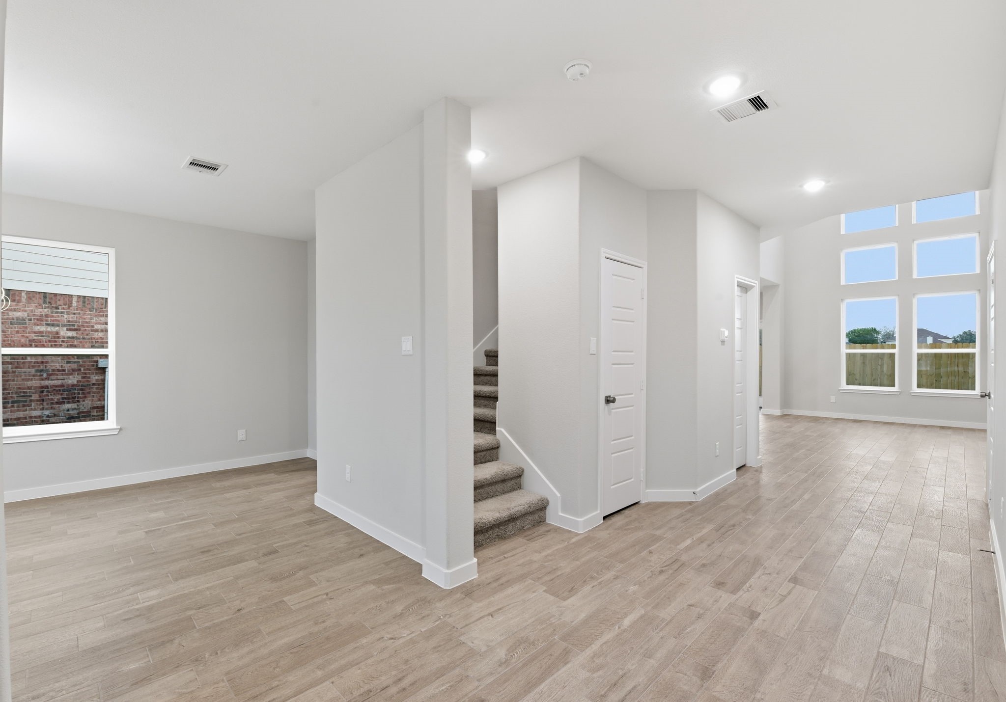 2415 Inlet Court Property Photo 6