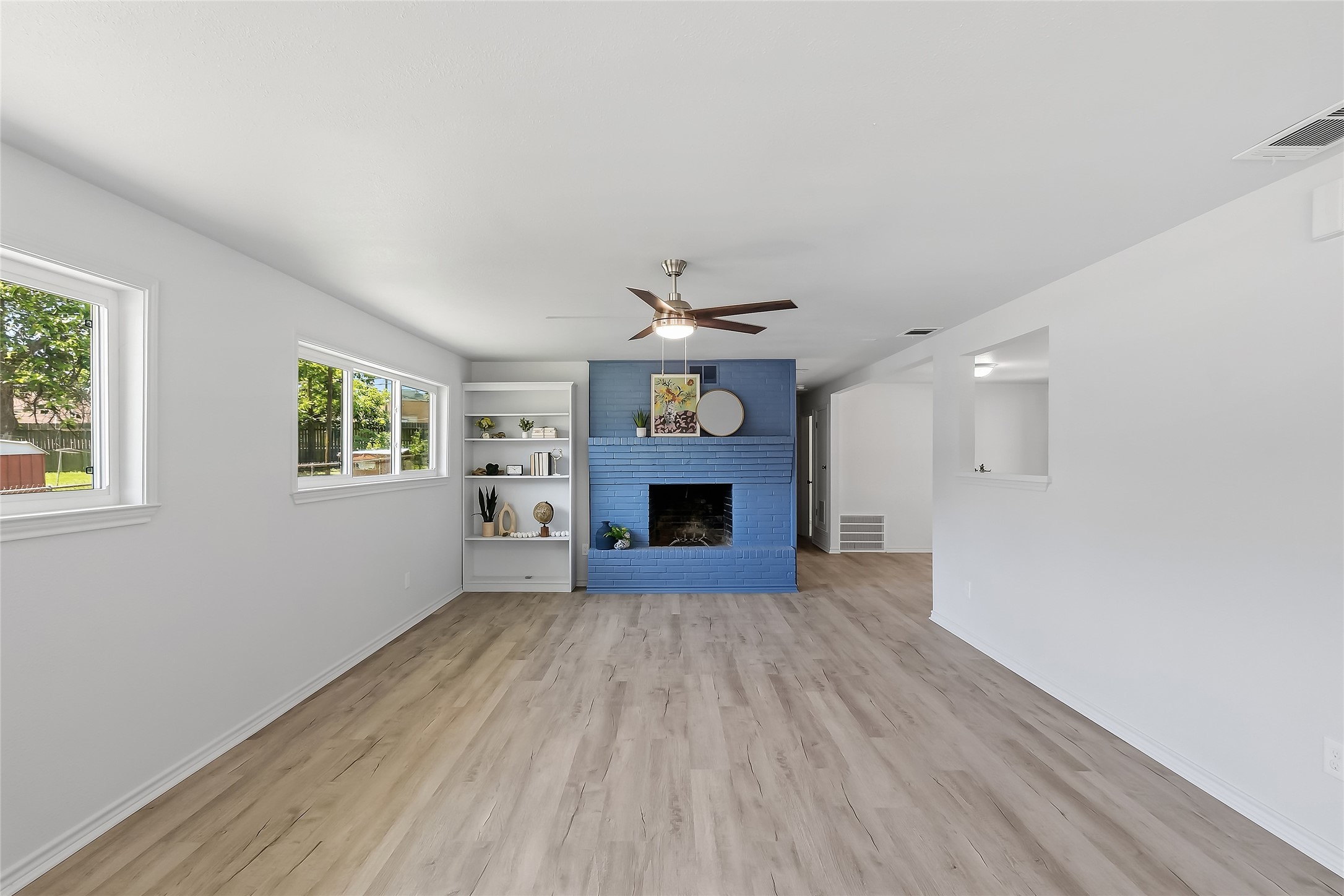 1916 Vinewood Drive Property Photo 7