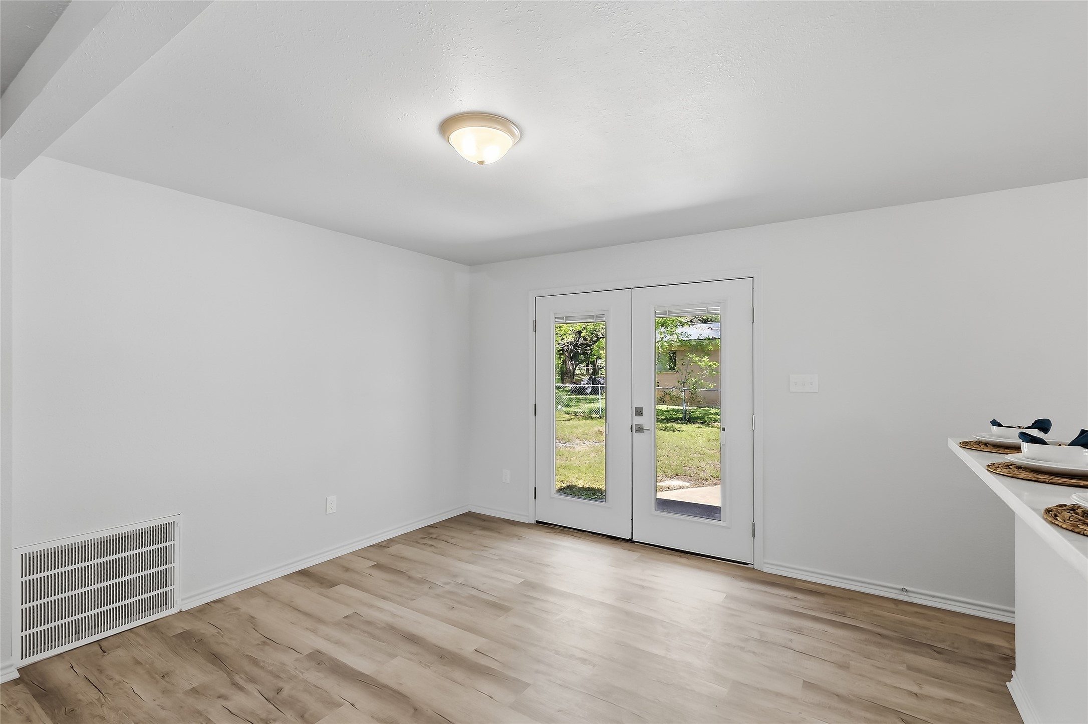 1916 Vinewood Drive Property Photo 12