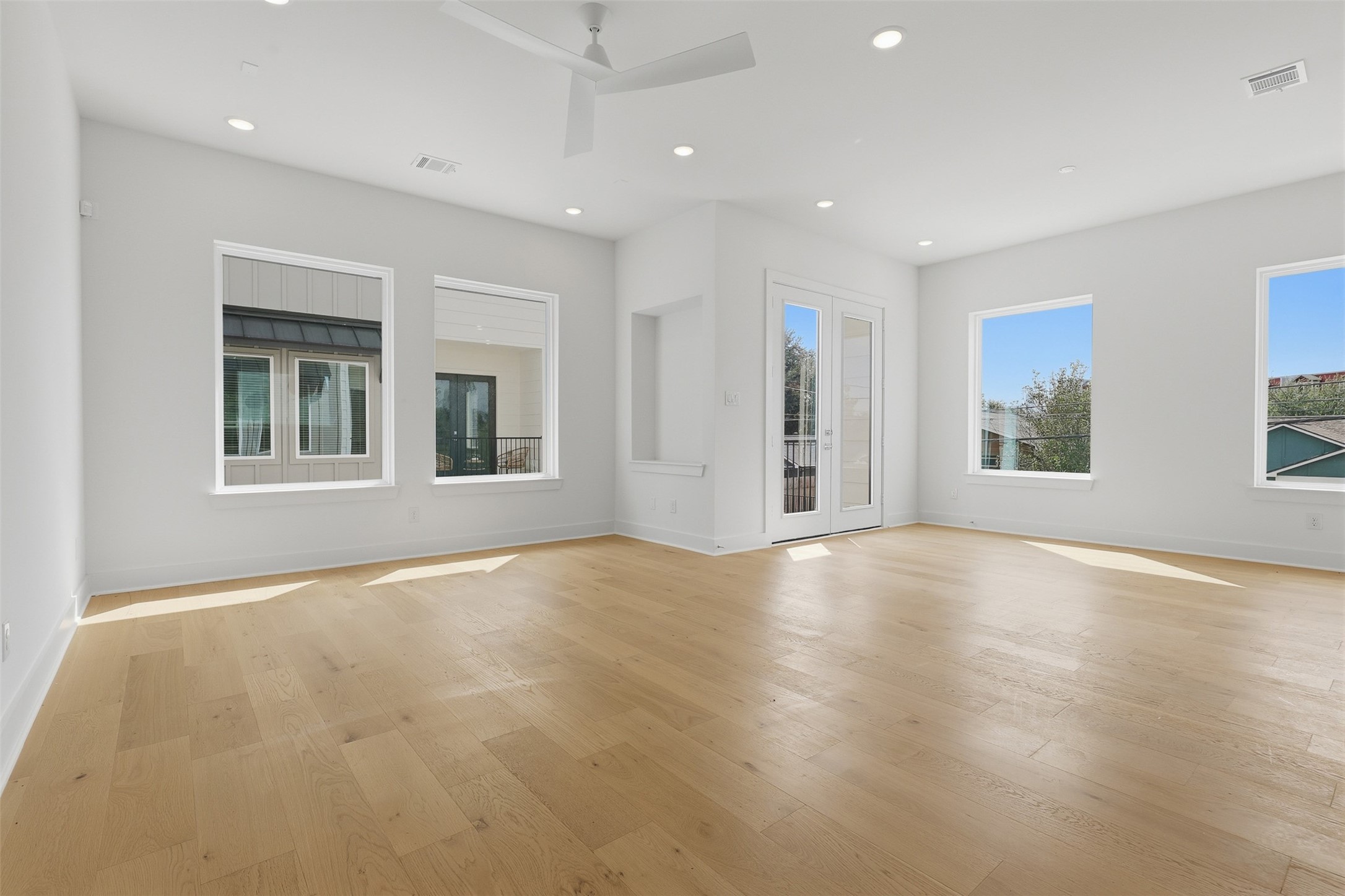 904 Kern Street C Property Photo 2