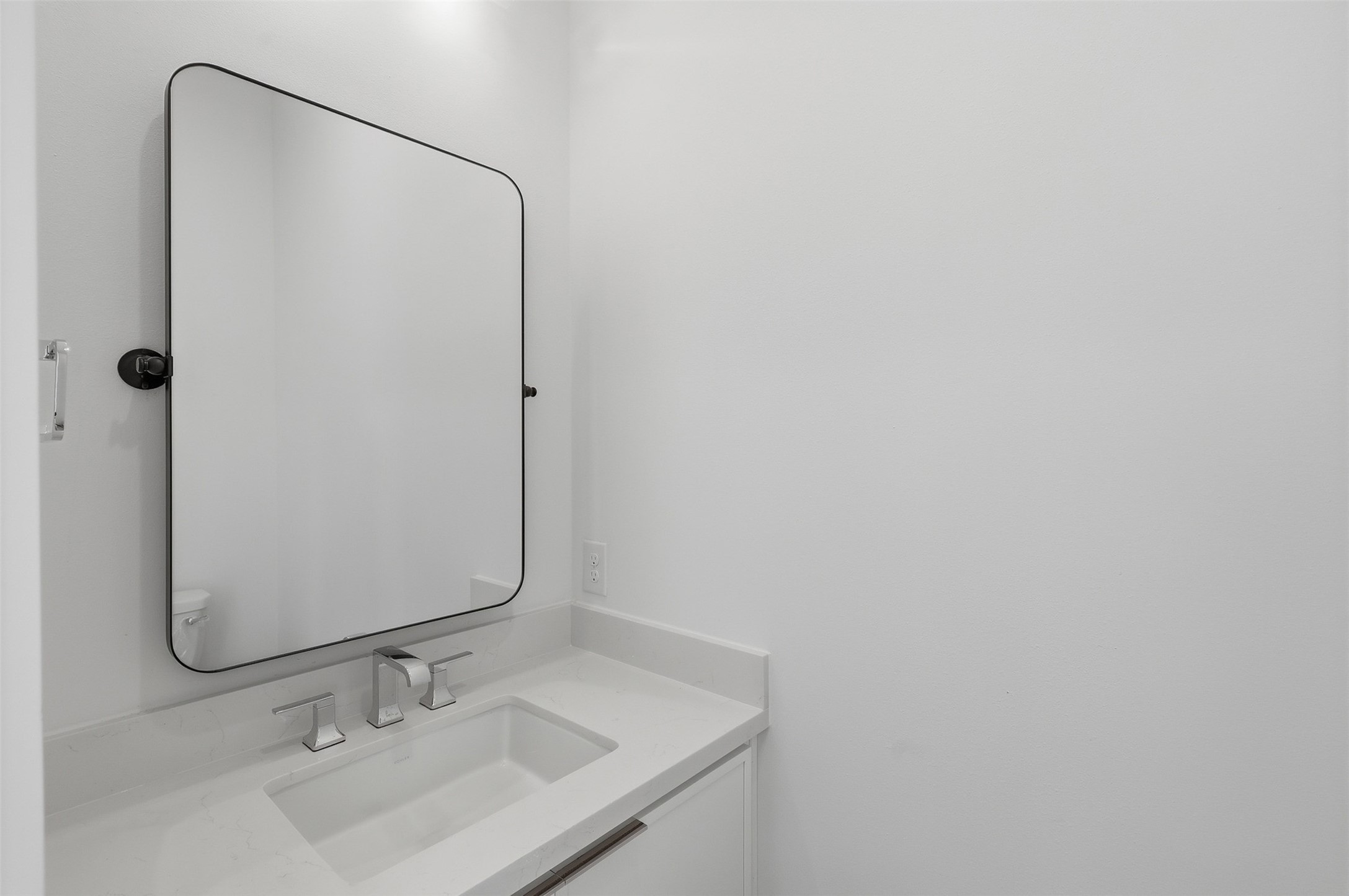 904 Kern Street C Property Photo 6