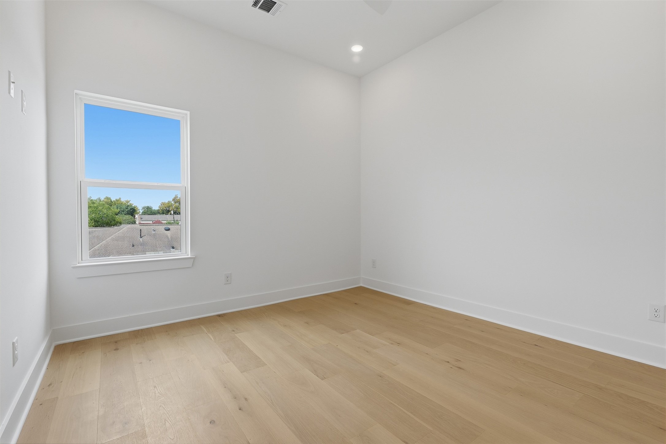 904 Kern Street C Property Photo 12