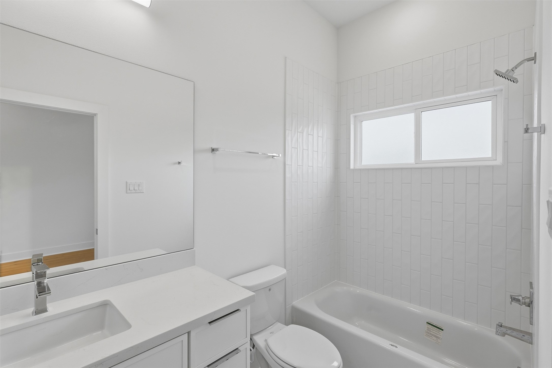 904 Kern Street C Property Photo 13