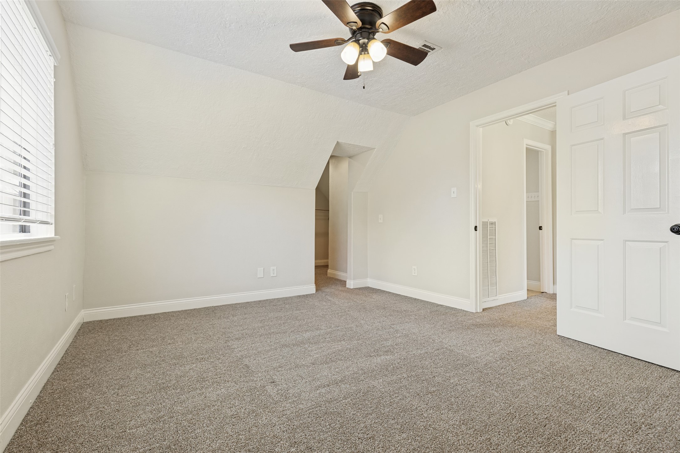 9110 Godstone Lane Property Photo 14