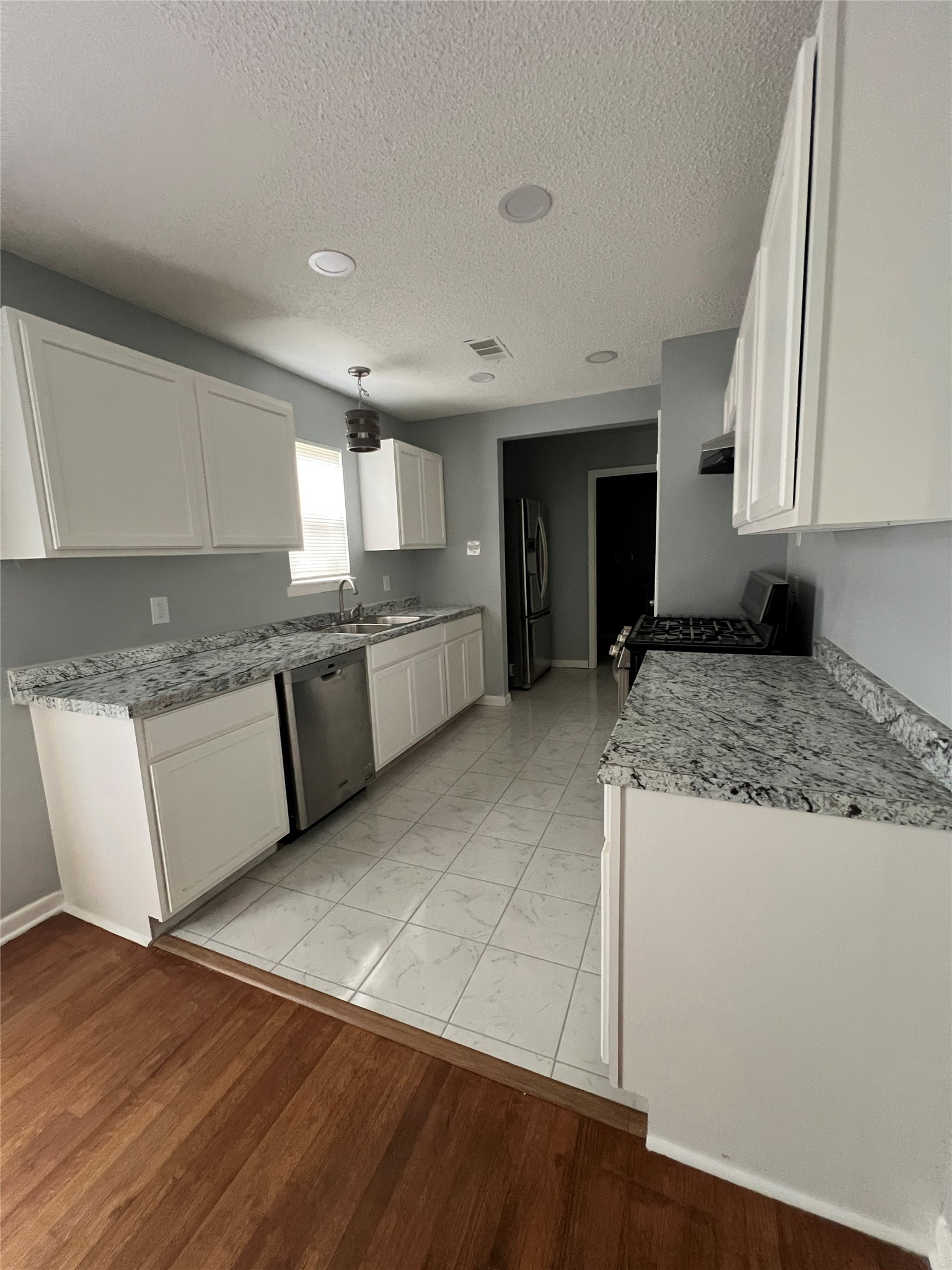 5522 Lakefield Drive Property Photo 4