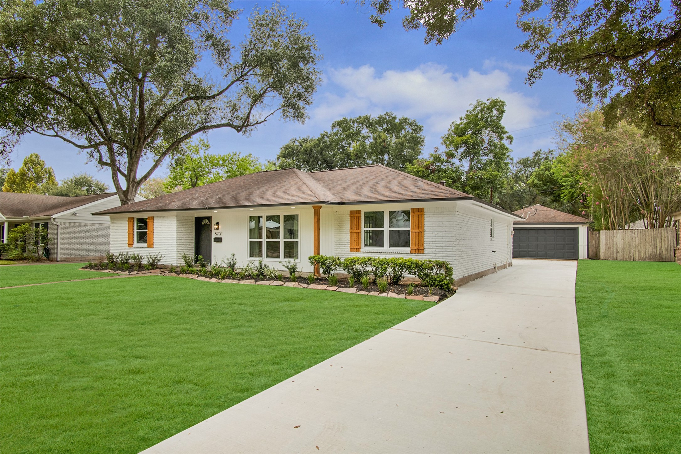 5731 Creekbend Drive Property Photo 3