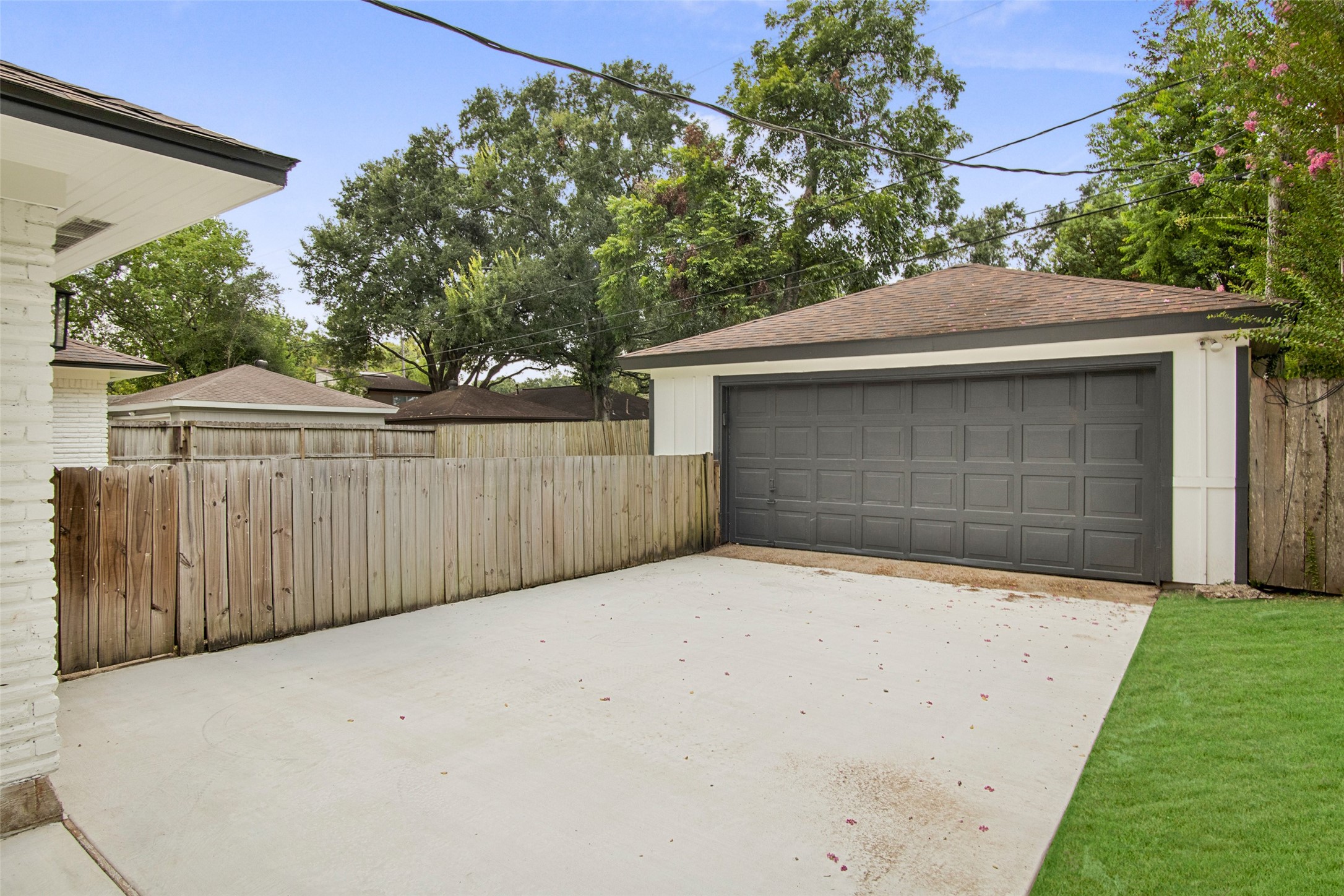 5731 Creekbend Drive Property Photo 4