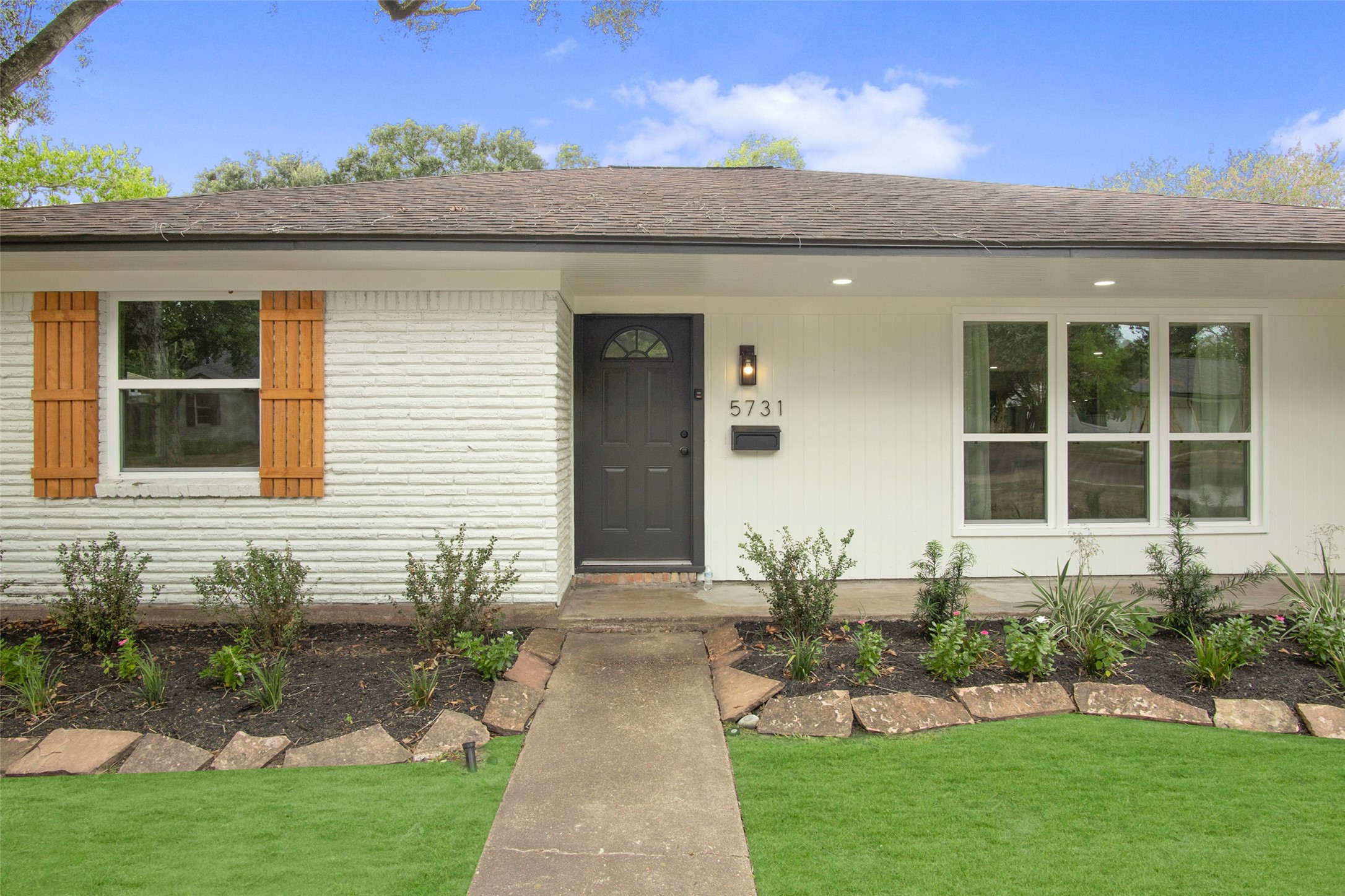 5731 Creekbend Drive Property Photo 6