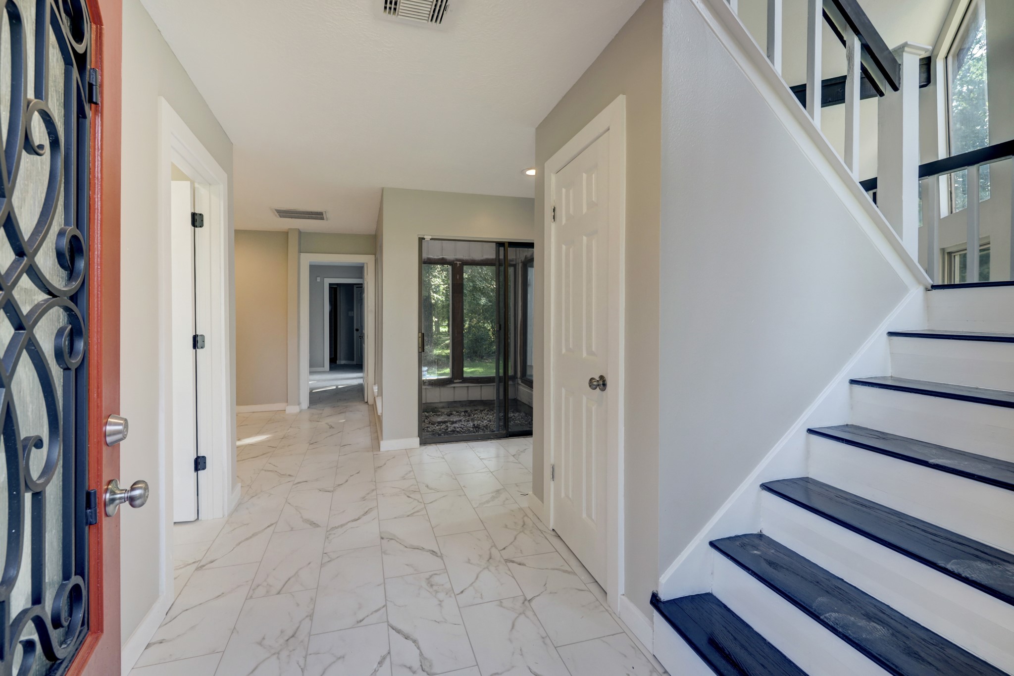 20019 Legend Oak Drive Property Photo 3