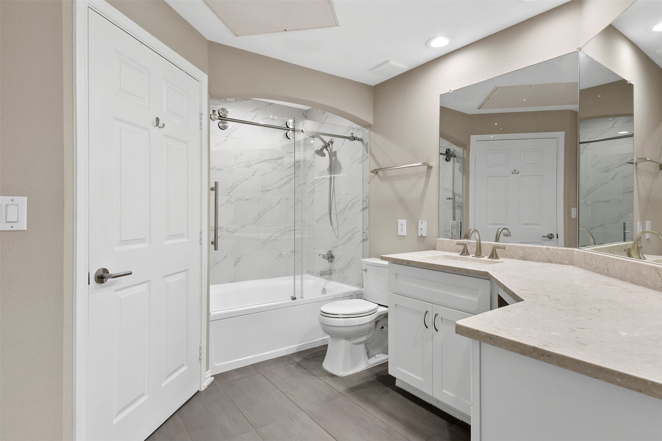 2400 Mccue Road 312 Property Photo 11