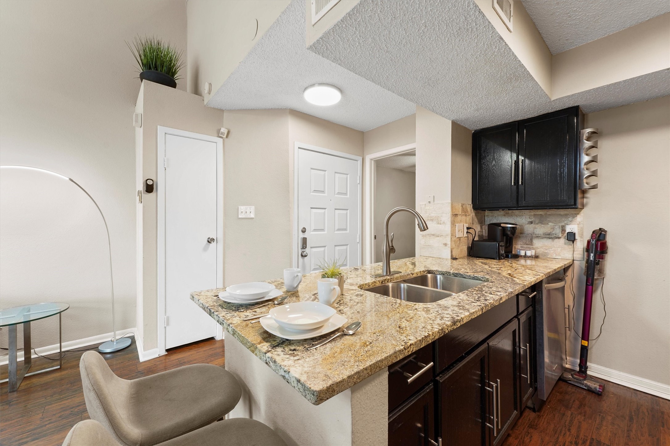 10855 Meadowglen Lane 729 Property Photo 6