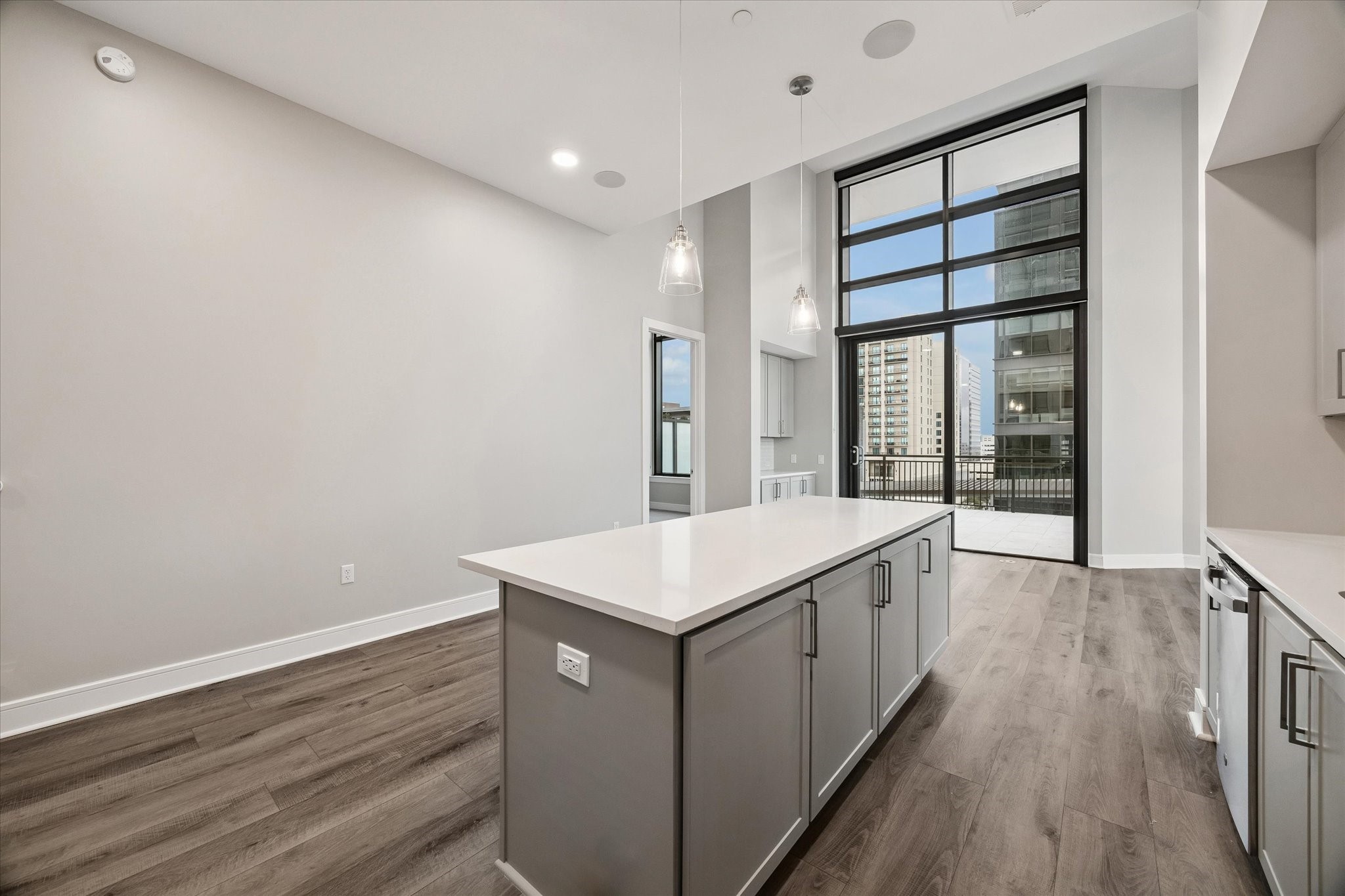9757 Katy Freeway 2014 Property Photo 3