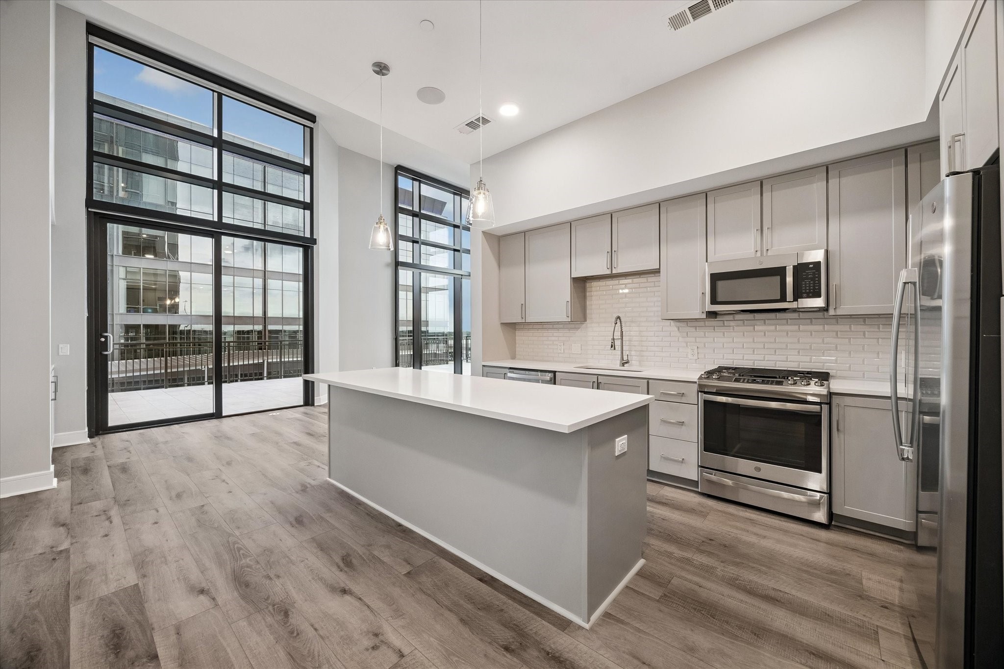 9757 Katy Freeway 2014 Property Photo 4