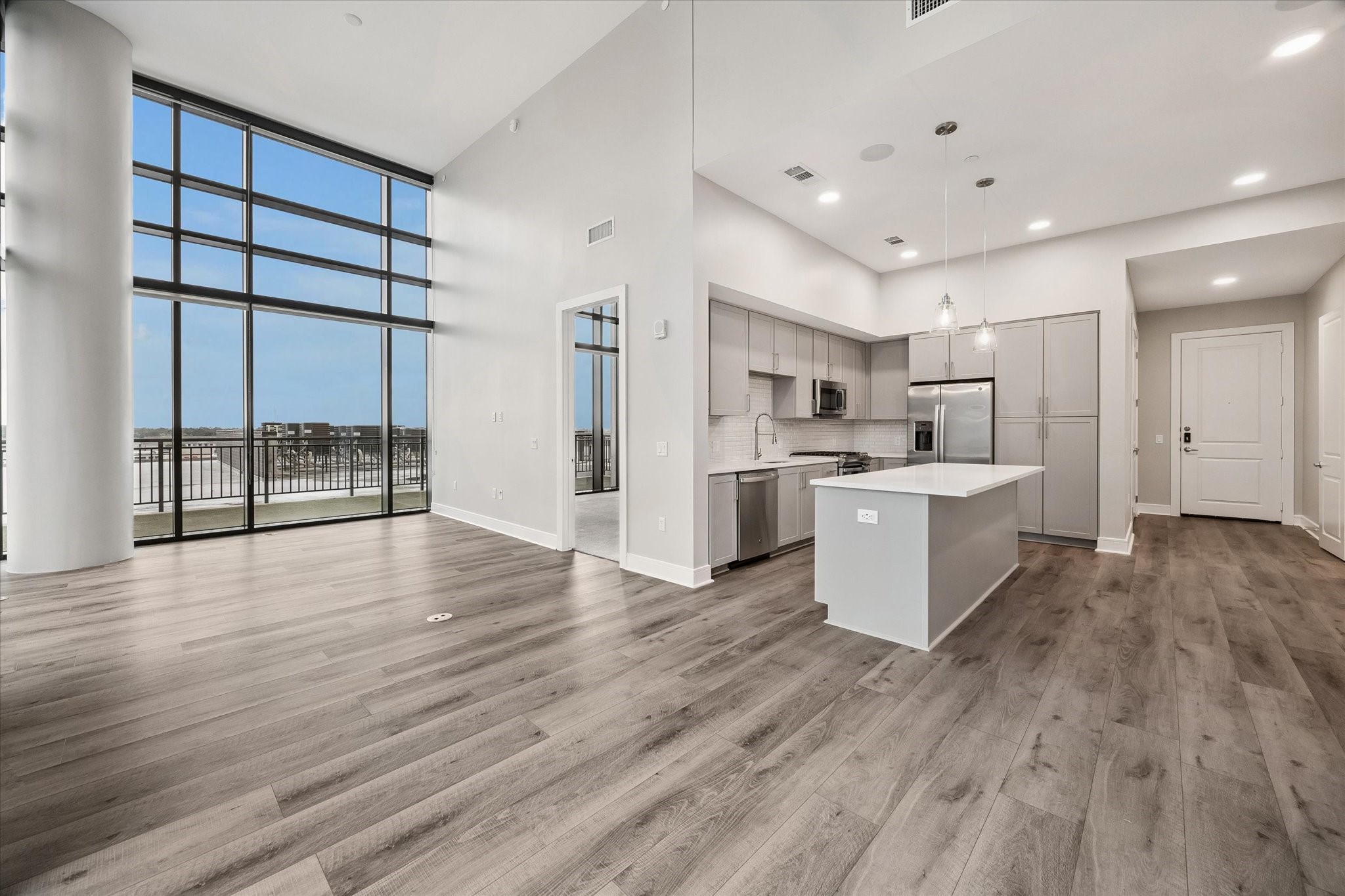 9757 Katy Freeway 2014 Property Photo 5