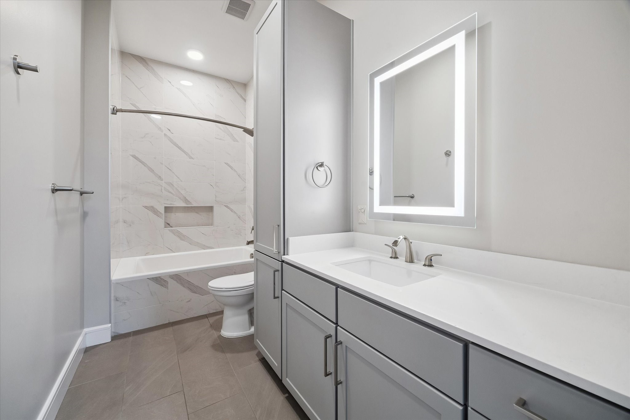 9757 Katy Freeway 2014 Property Photo 12