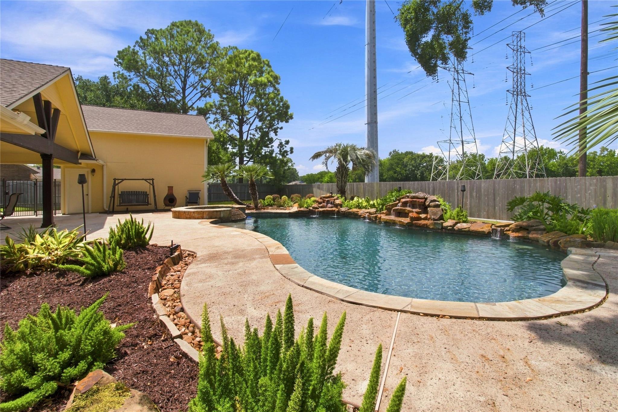 2118 Canterbury Court Property Photo 1