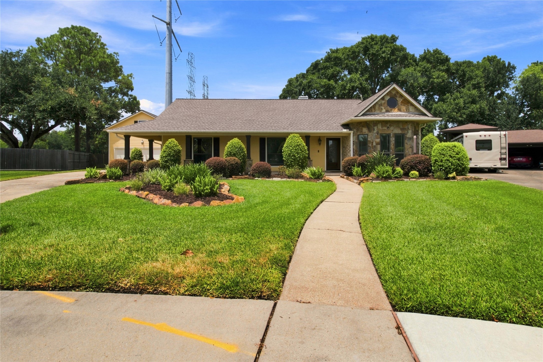 2118 Canterbury Court Property Photo 2