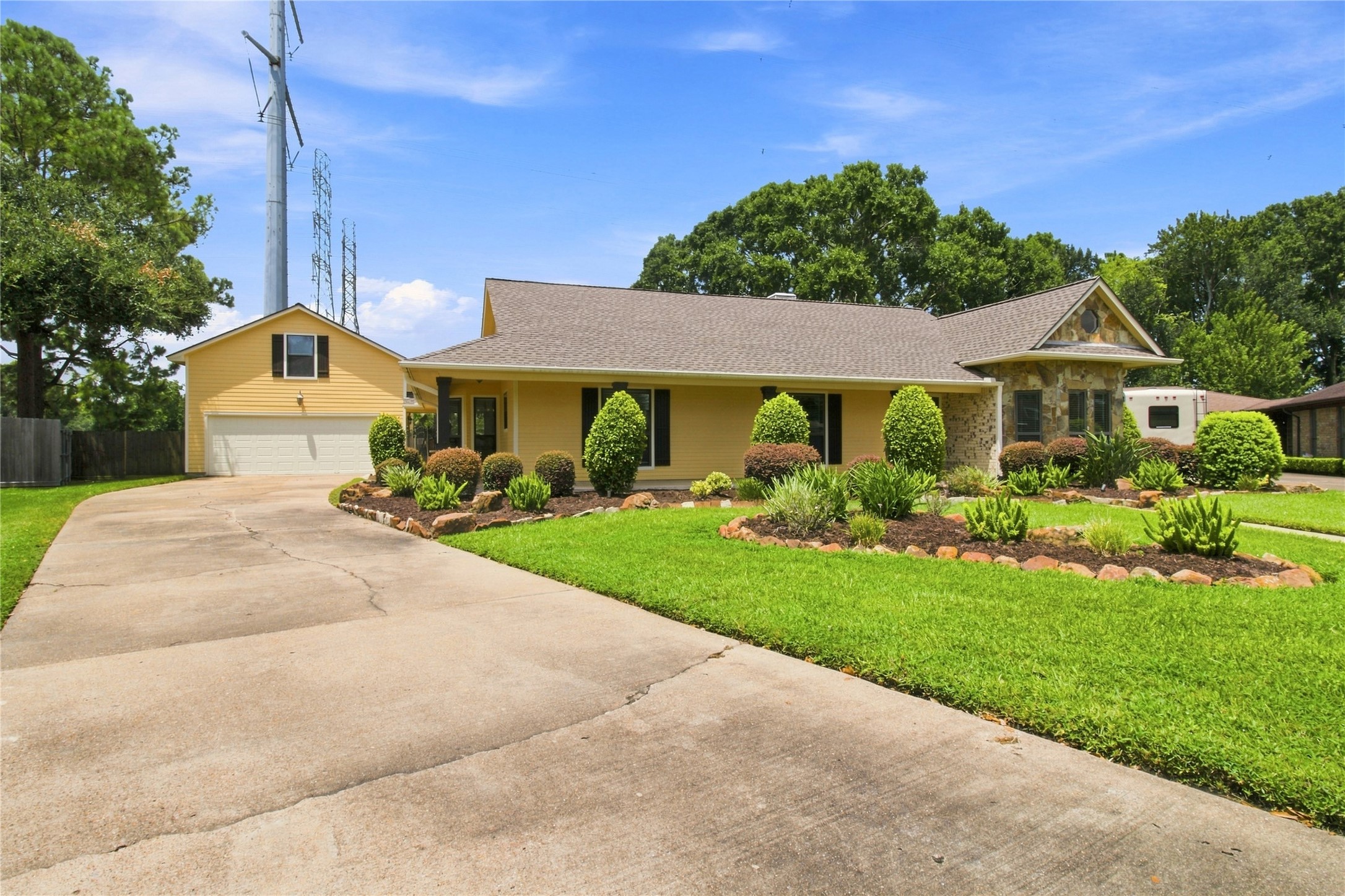 2118 Canterbury Court Property Photo 3