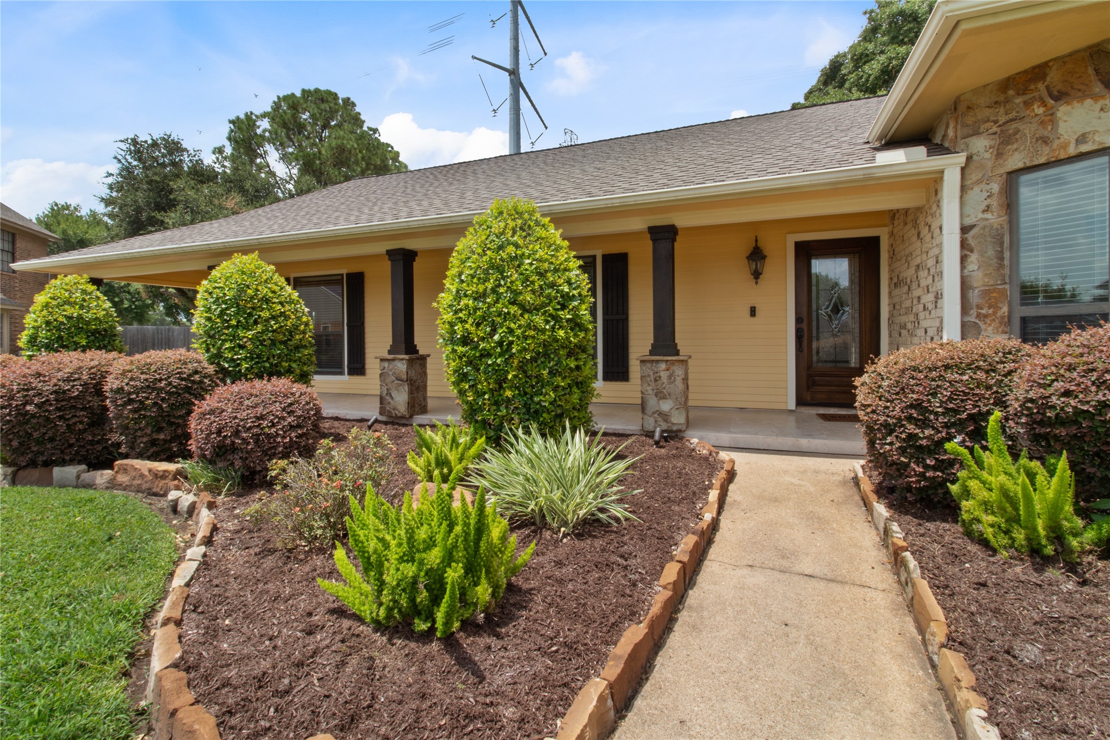 2118 Canterbury Court Property Photo 4