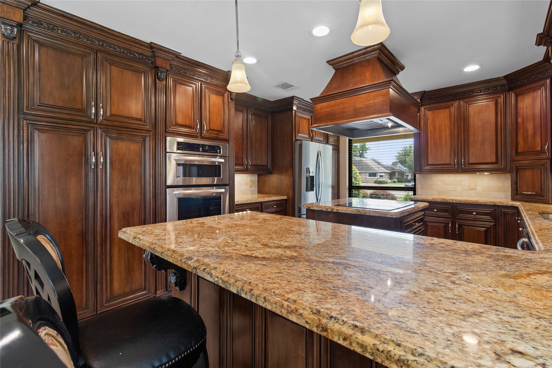 2118 Canterbury Court Property Photo 10