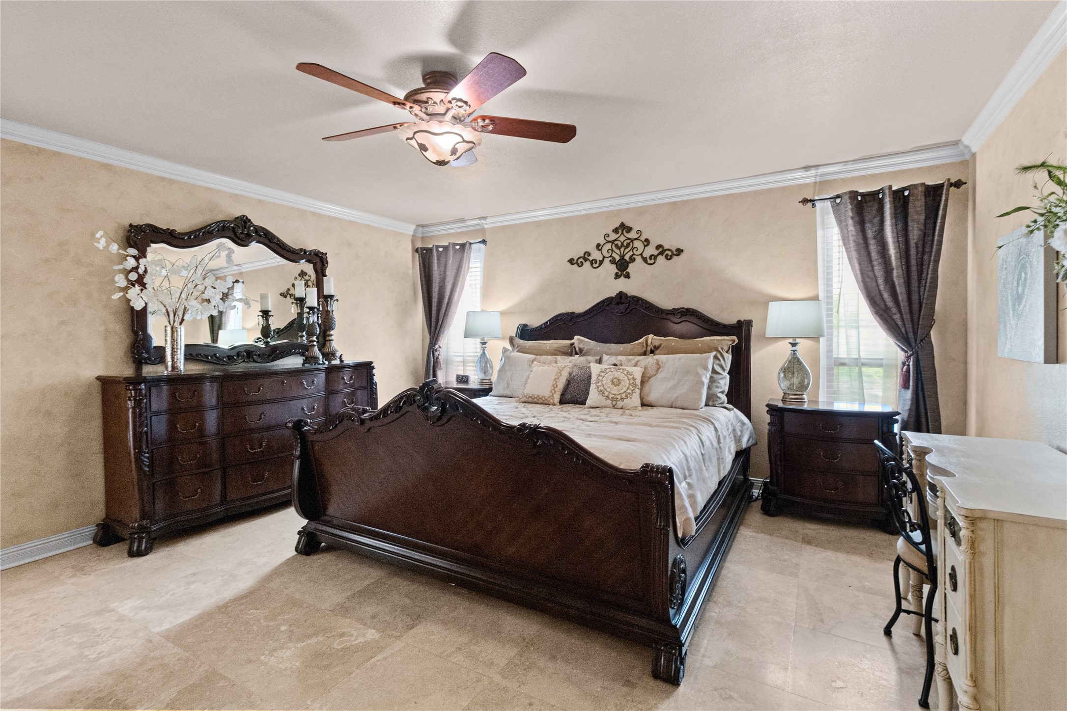 2118 Canterbury Court Property Photo 14