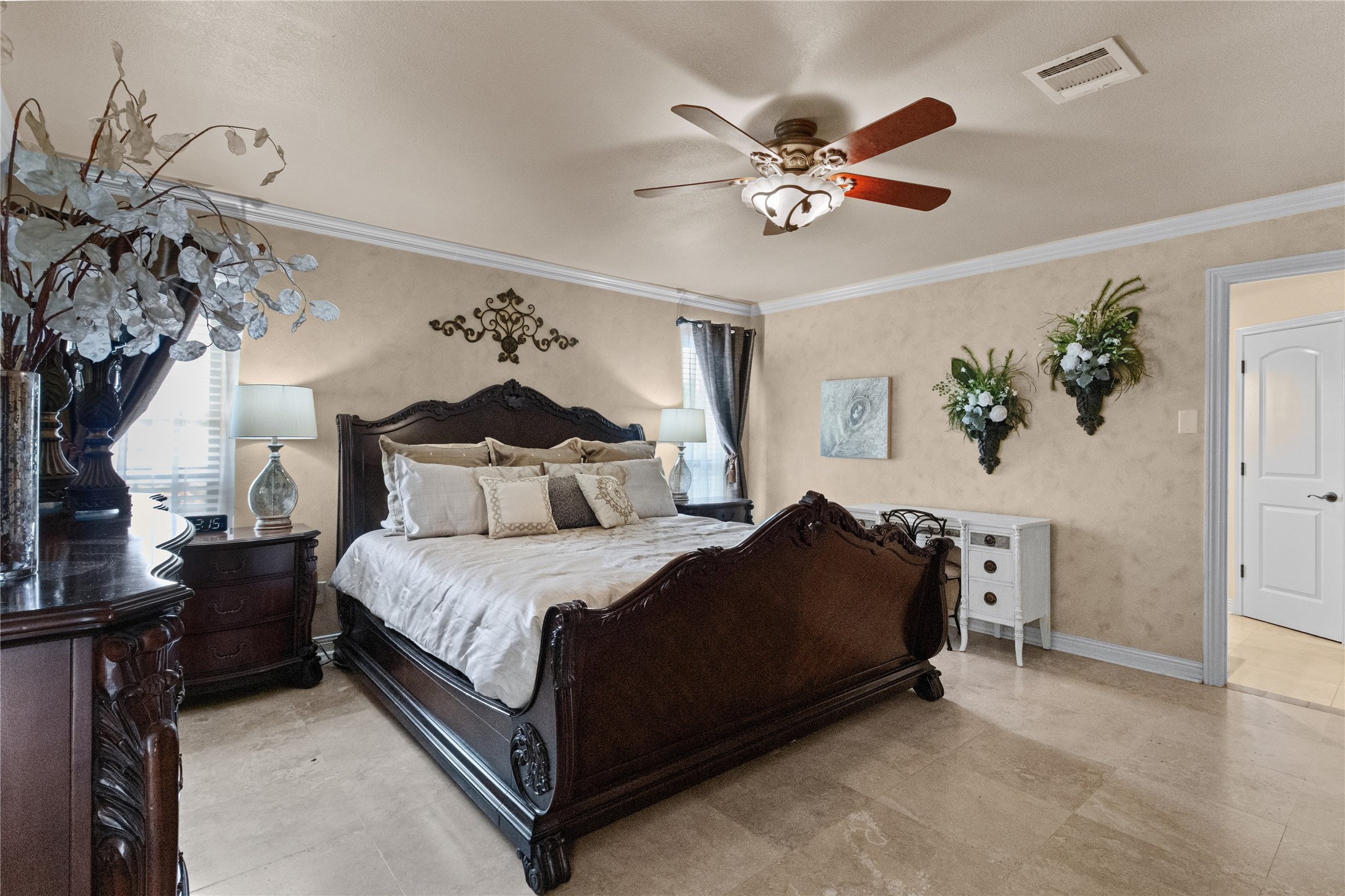 2118 Canterbury Court Property Photo 15