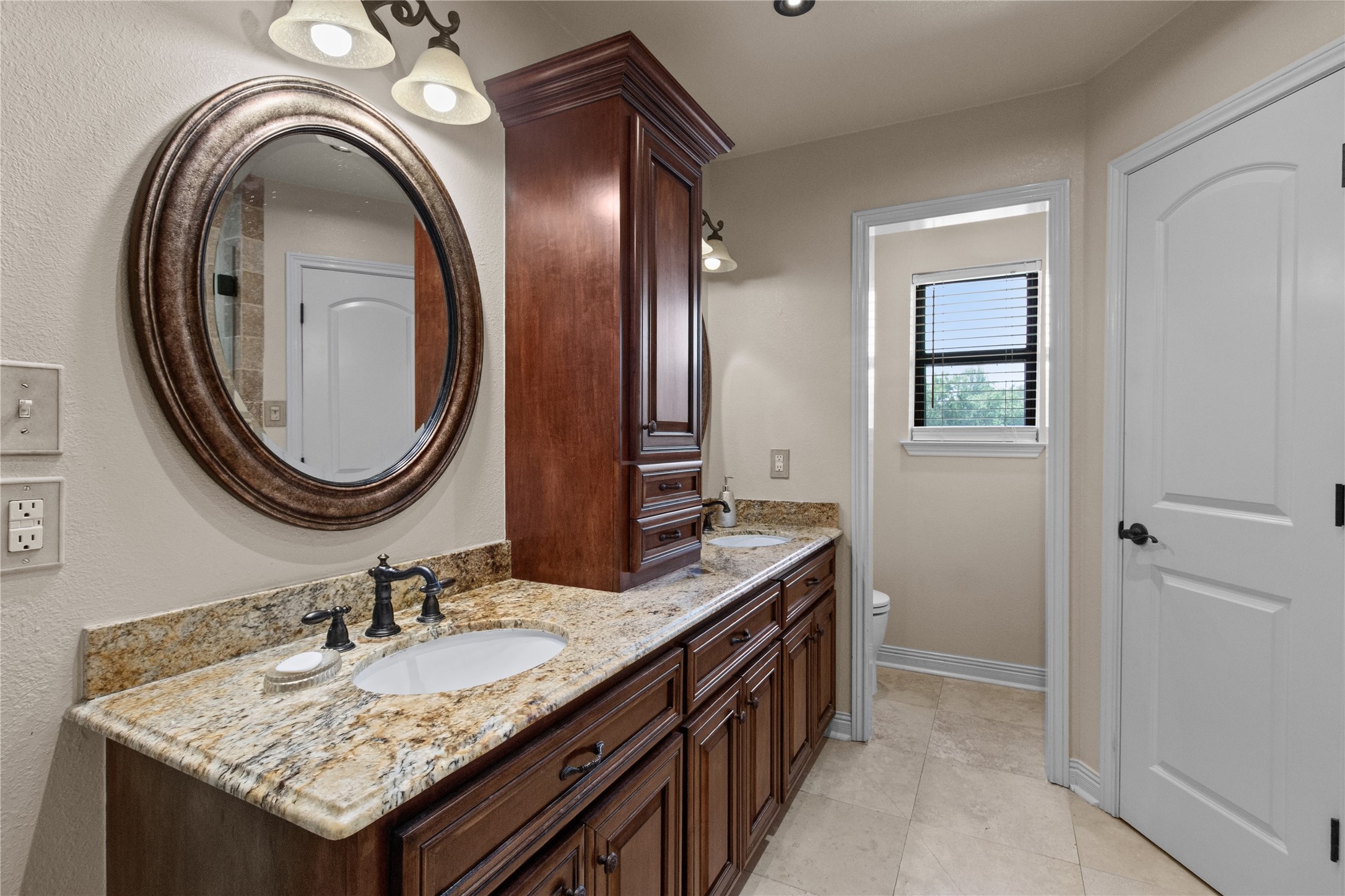 2118 Canterbury Court Property Photo 16