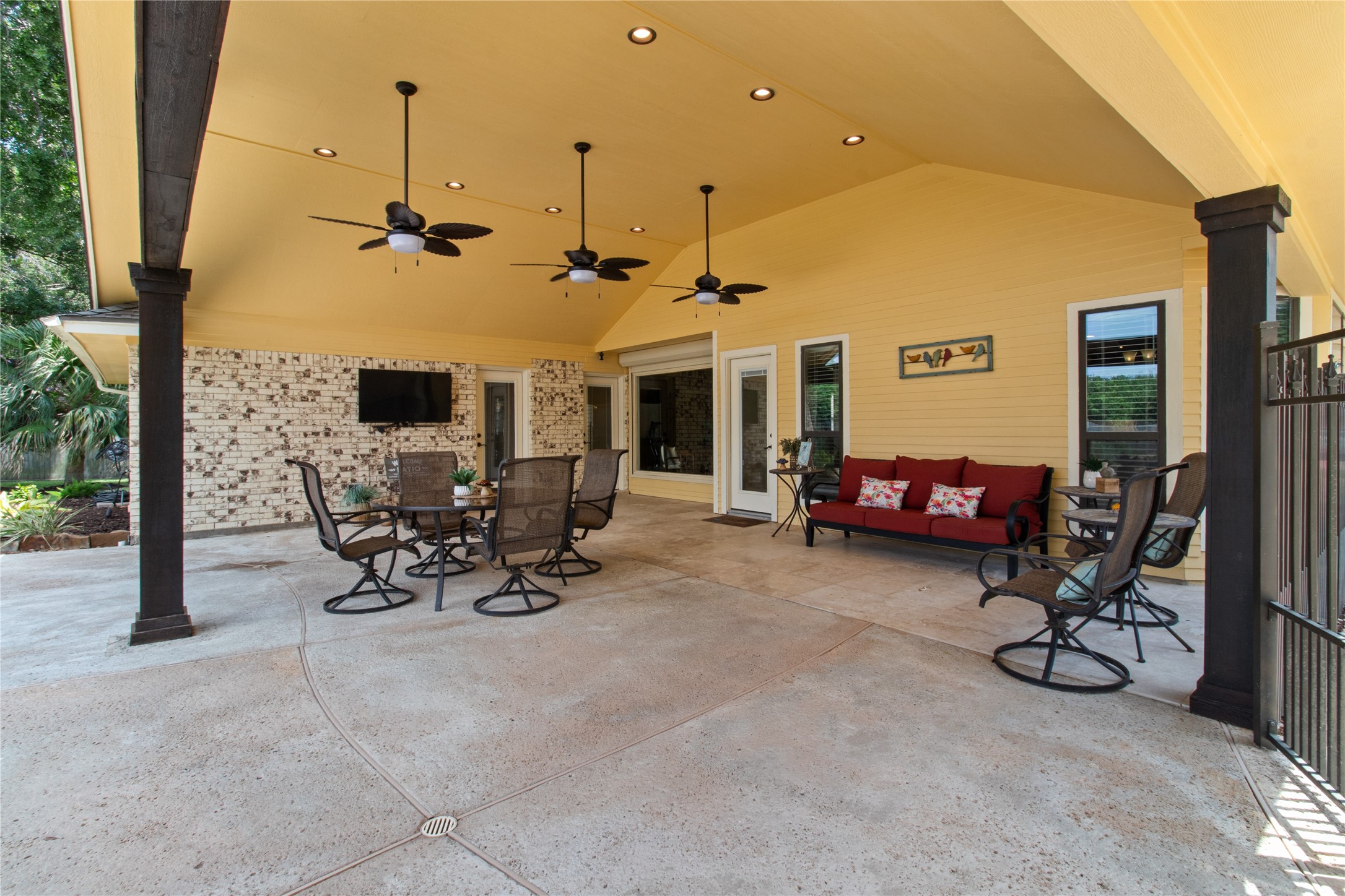 2118 Canterbury Court Property Photo 19