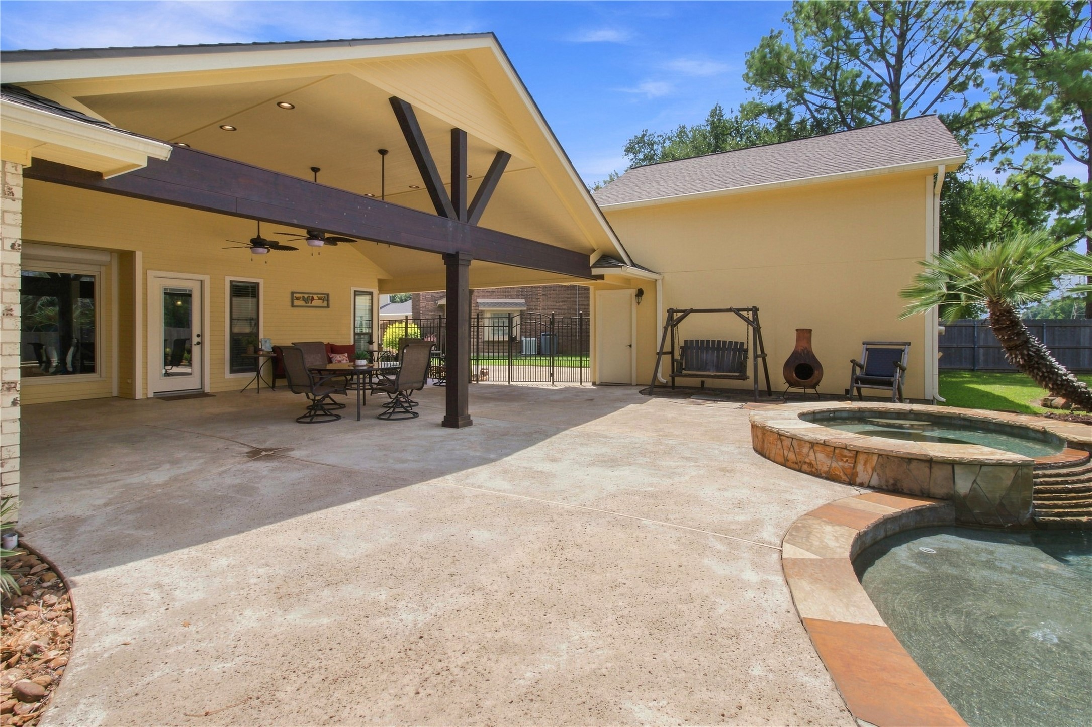 2118 Canterbury Court Property Photo 20