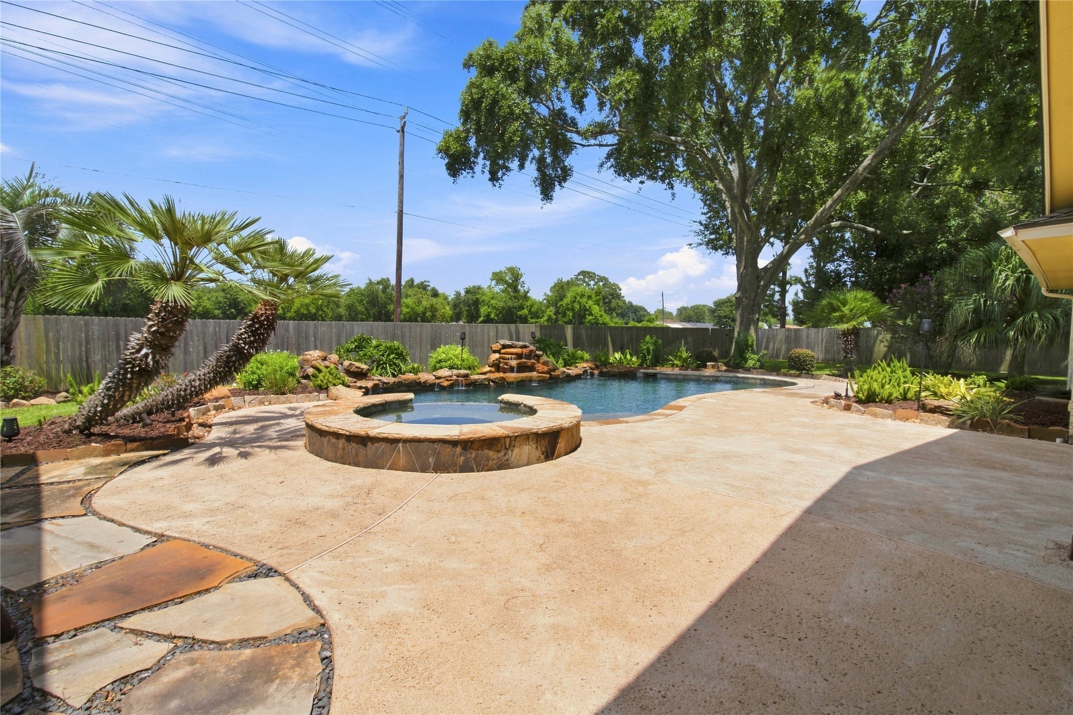 2118 Canterbury Court Property Photo 21