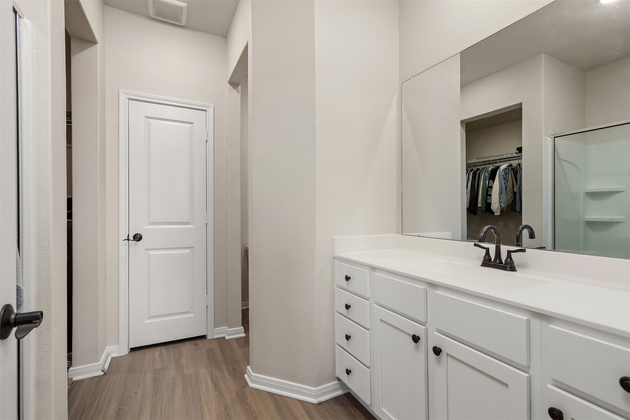 14213 Freeboard Drive Property Photo 14
