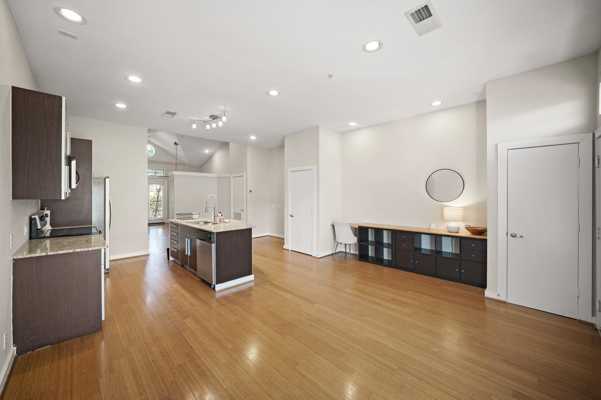806 Jackson Hill Street 302 Property Photo 4
