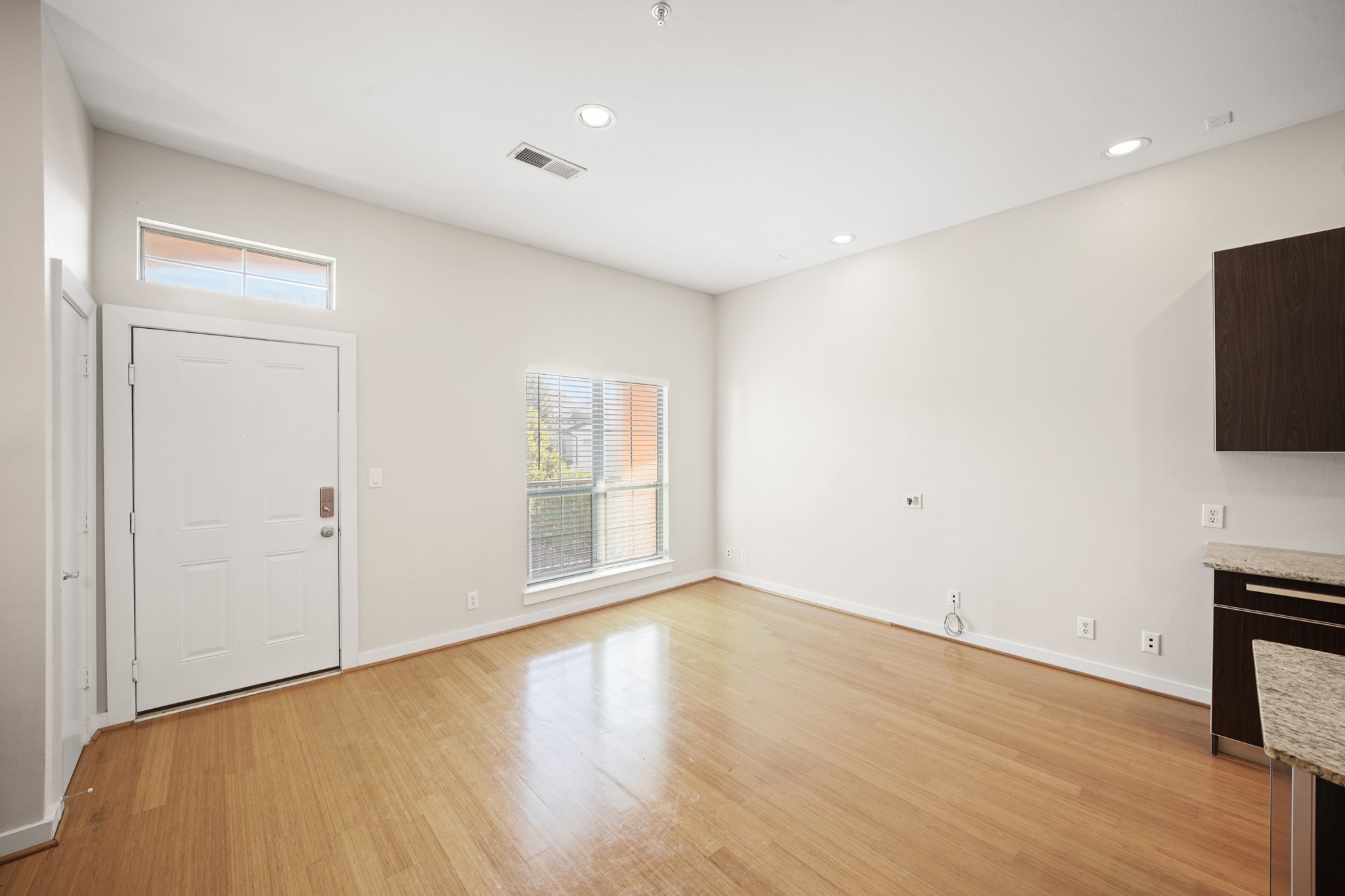 806 Jackson Hill Street 302 Property Photo 9