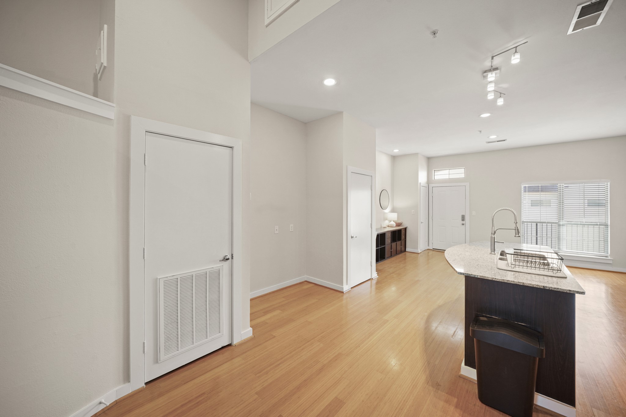 806 Jackson Hill Street 302 Property Photo 14