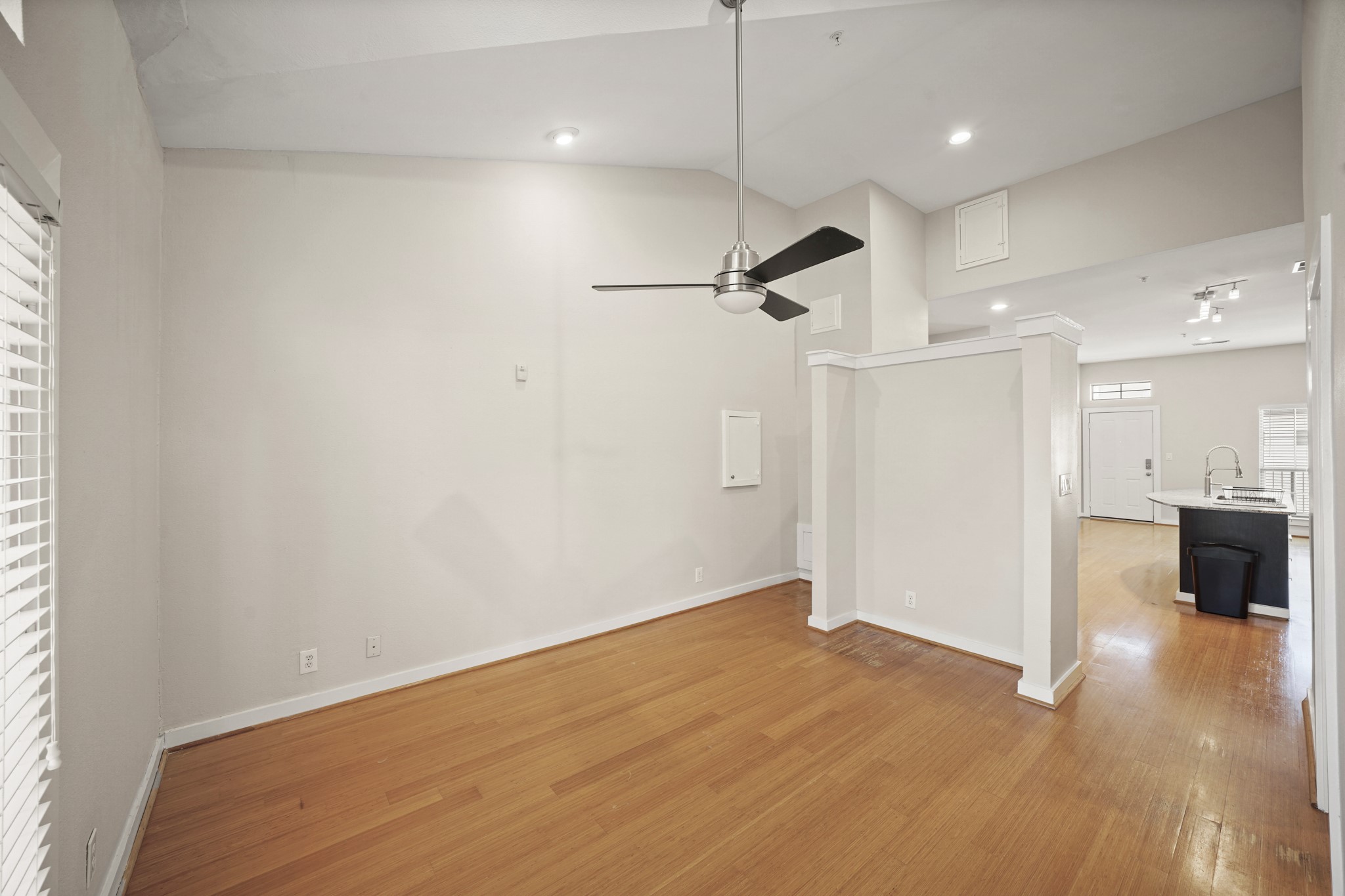 806 Jackson Hill Street 302 Property Photo 16