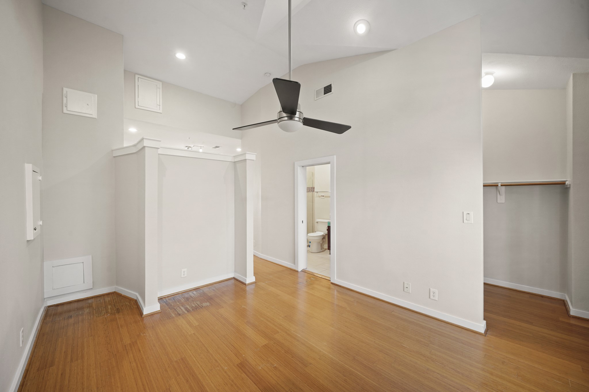 806 Jackson Hill Street 302 Property Photo 17