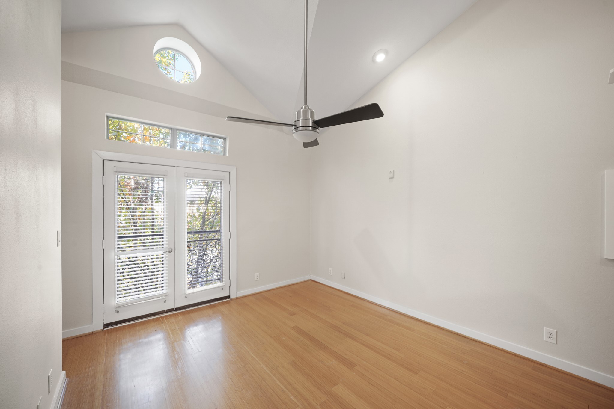 806 Jackson Hill Street 302 Property Photo 19
