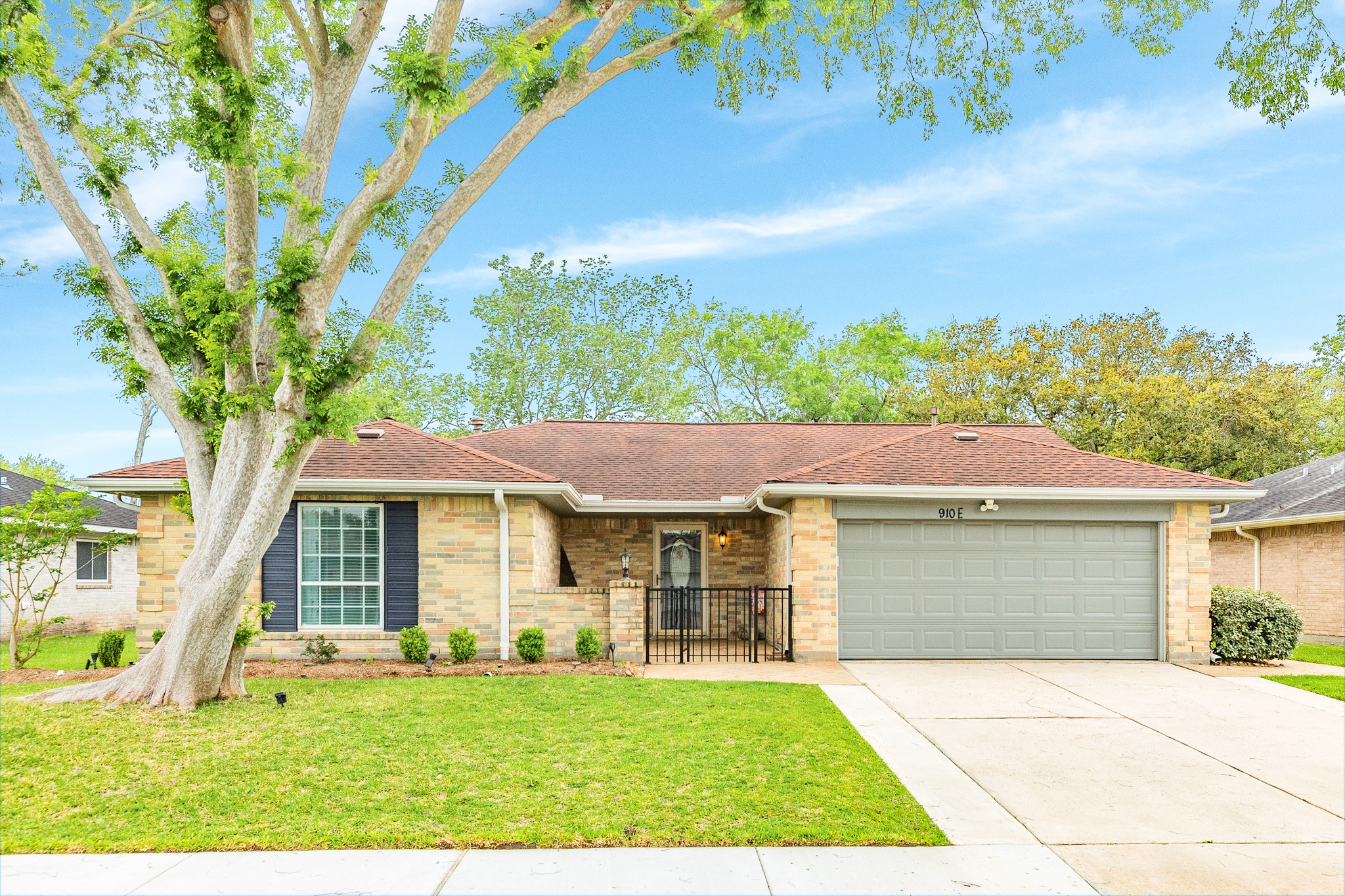 910 E Primrose Meadows Circle Property Photo