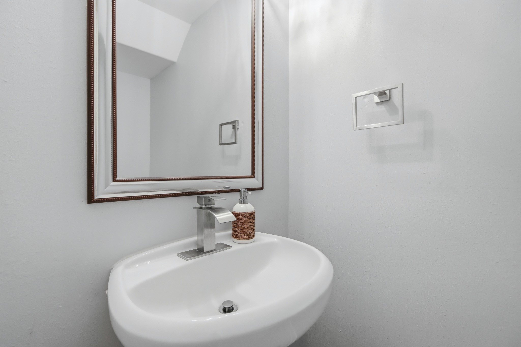25450 Barmby Drive Property Photo 23