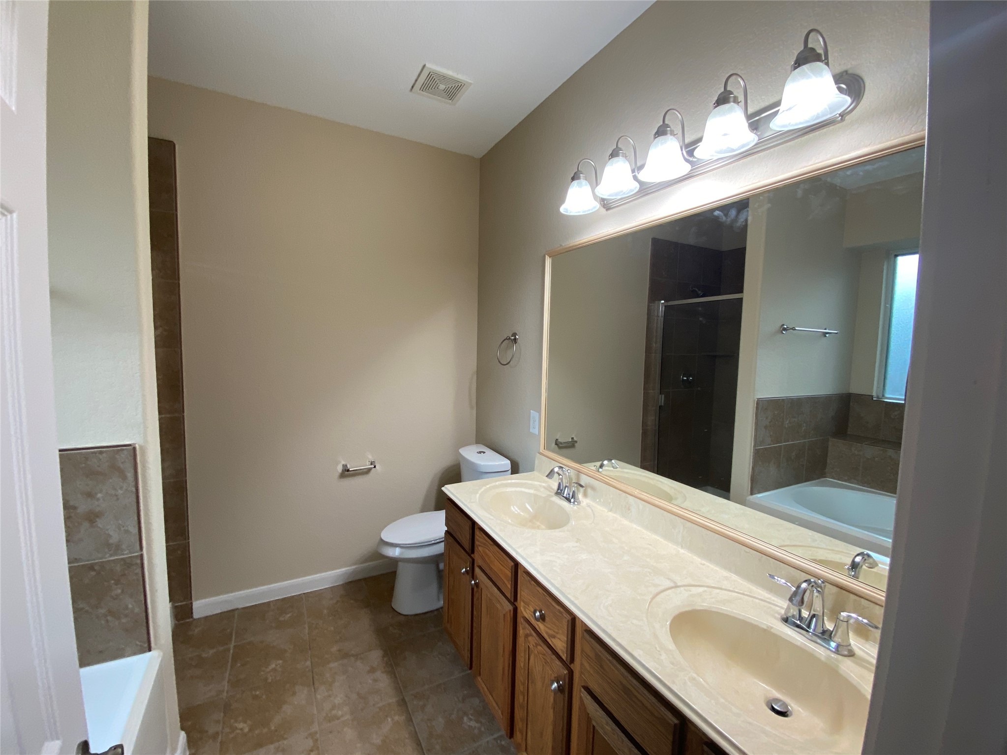 4903 Summer Ridge Drive Property Photo 13