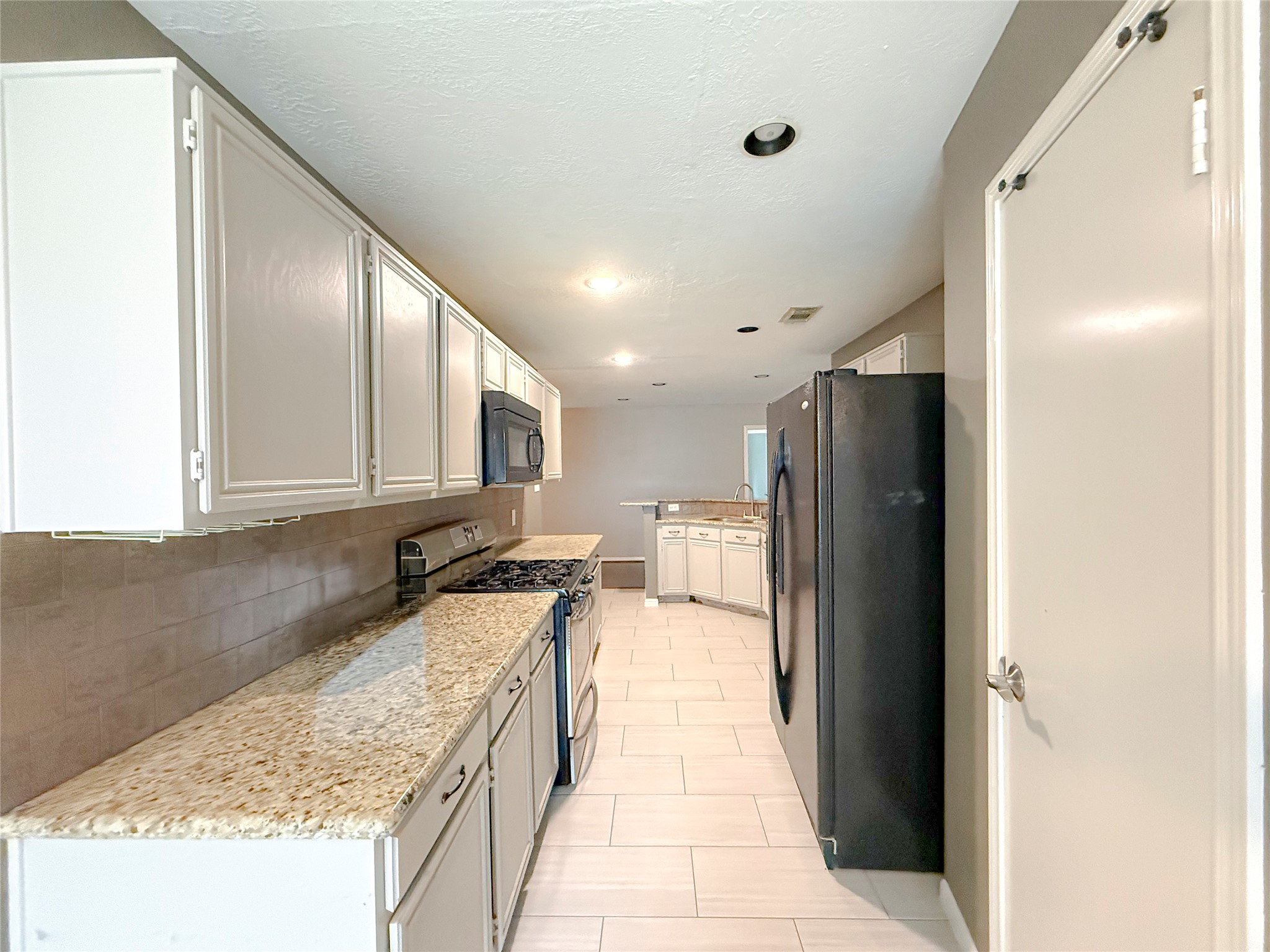 15815 Pilgrim Hall Drive Property Photo 3