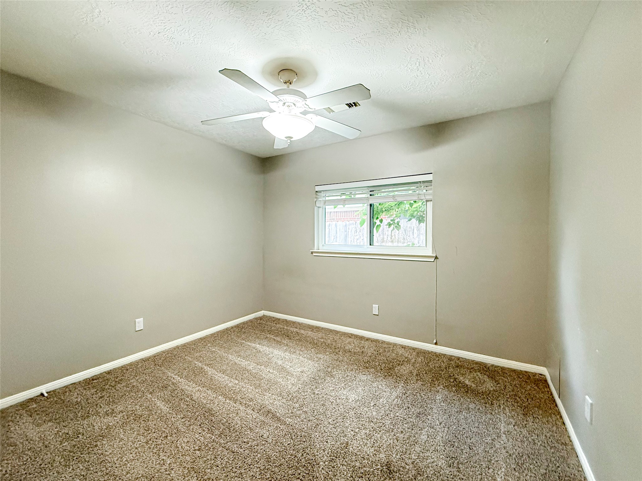 15815 Pilgrim Hall Drive Property Photo 8