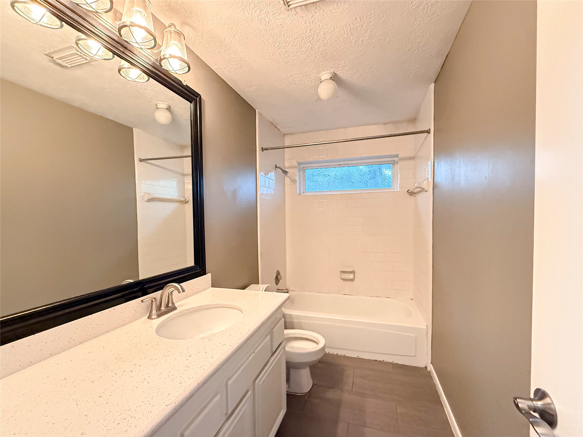 15815 Pilgrim Hall Drive Property Photo 9