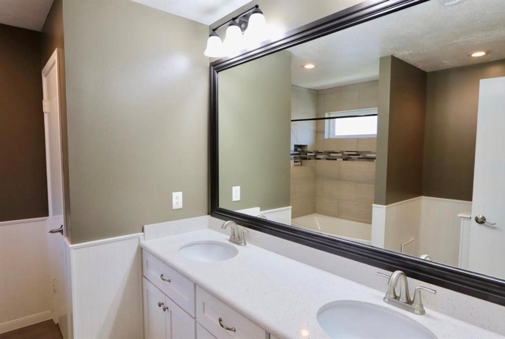15815 Pilgrim Hall Drive Property Photo 13